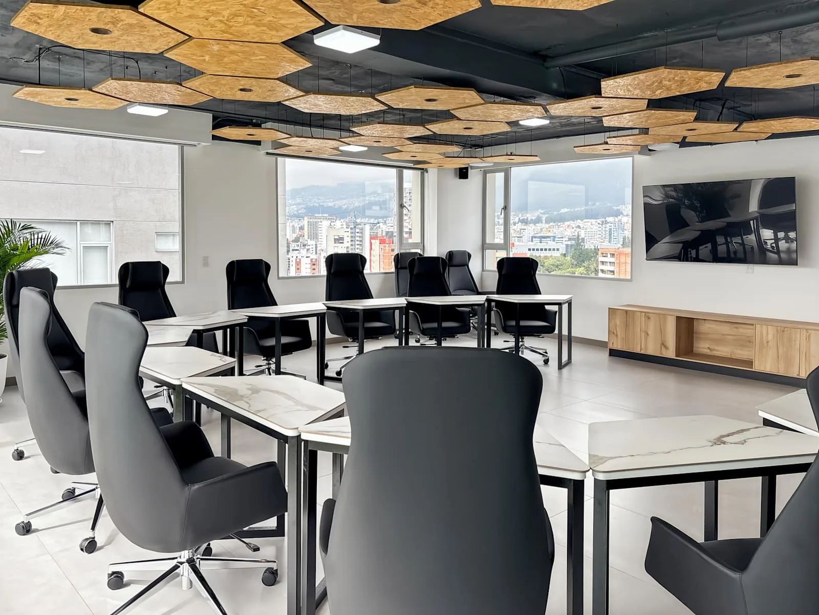Regus Quito, Guayasamín, Meeting room for 11 people, Quito