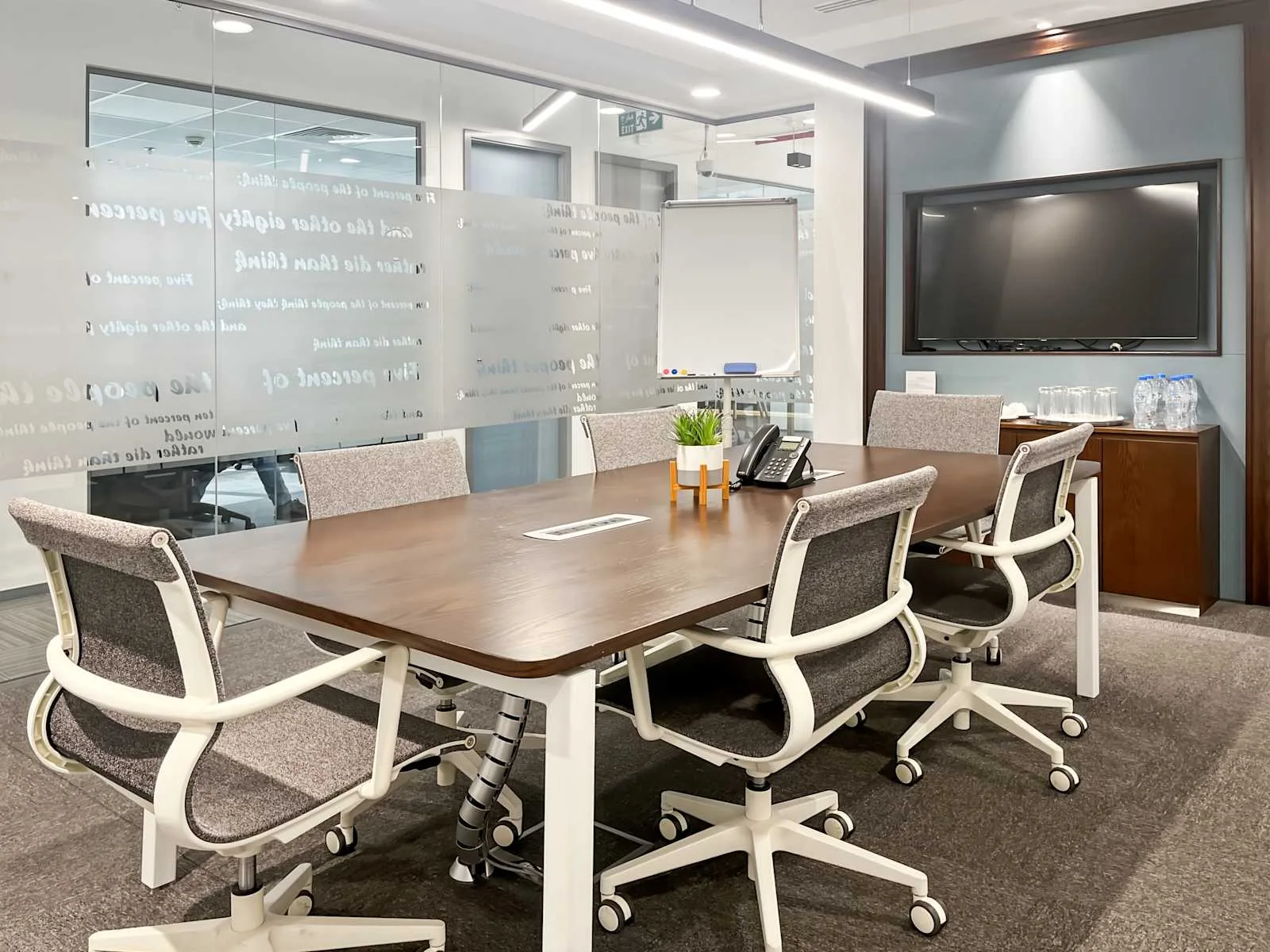 Regus RAS AL KHAIMAH, Julphar Tower RAK، قاعة اجتماعات لـ 8 أشخاص، رأس الخيمة