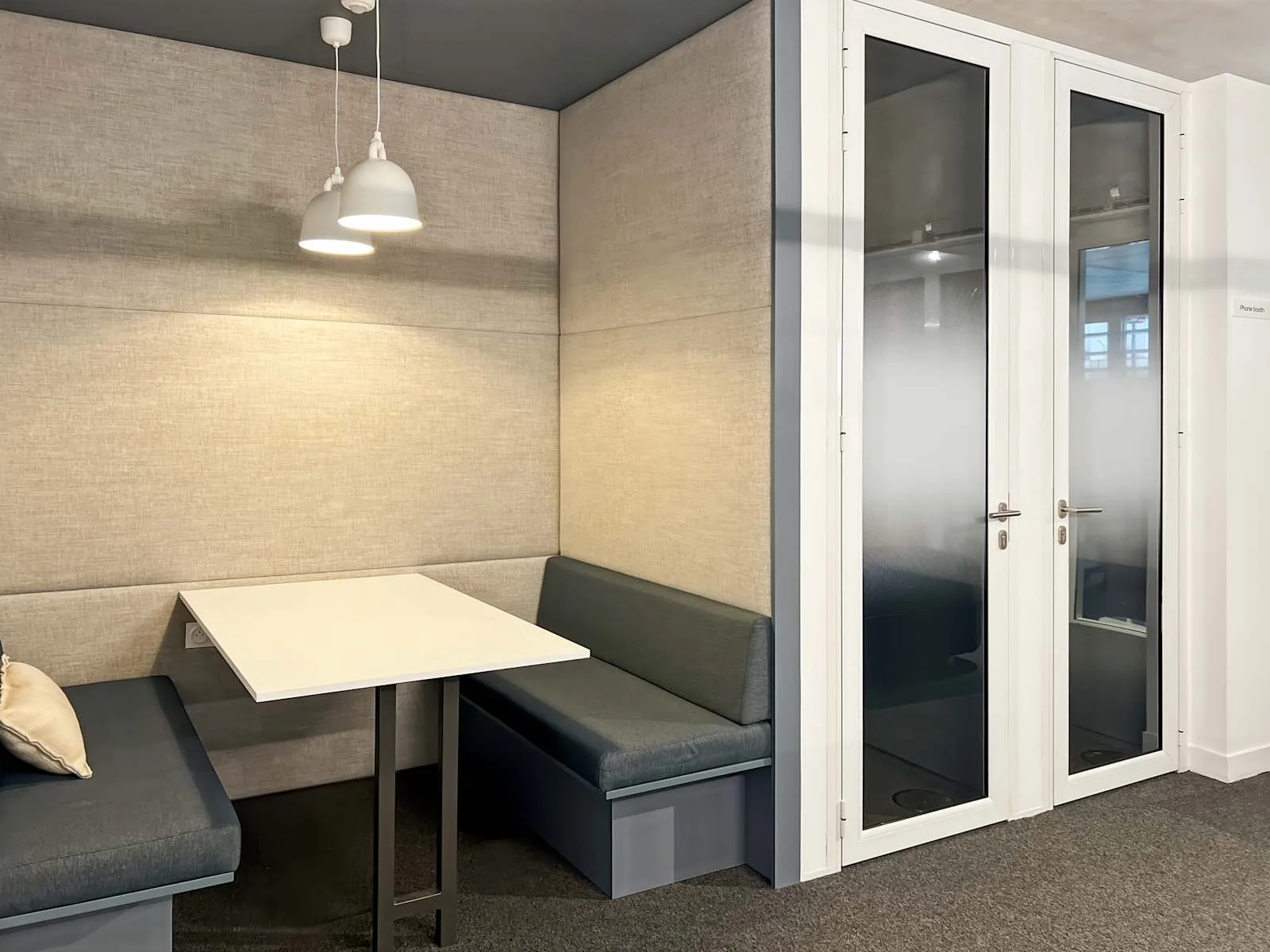 Regus Reims Bezannes, Phone booth, Bezannes
