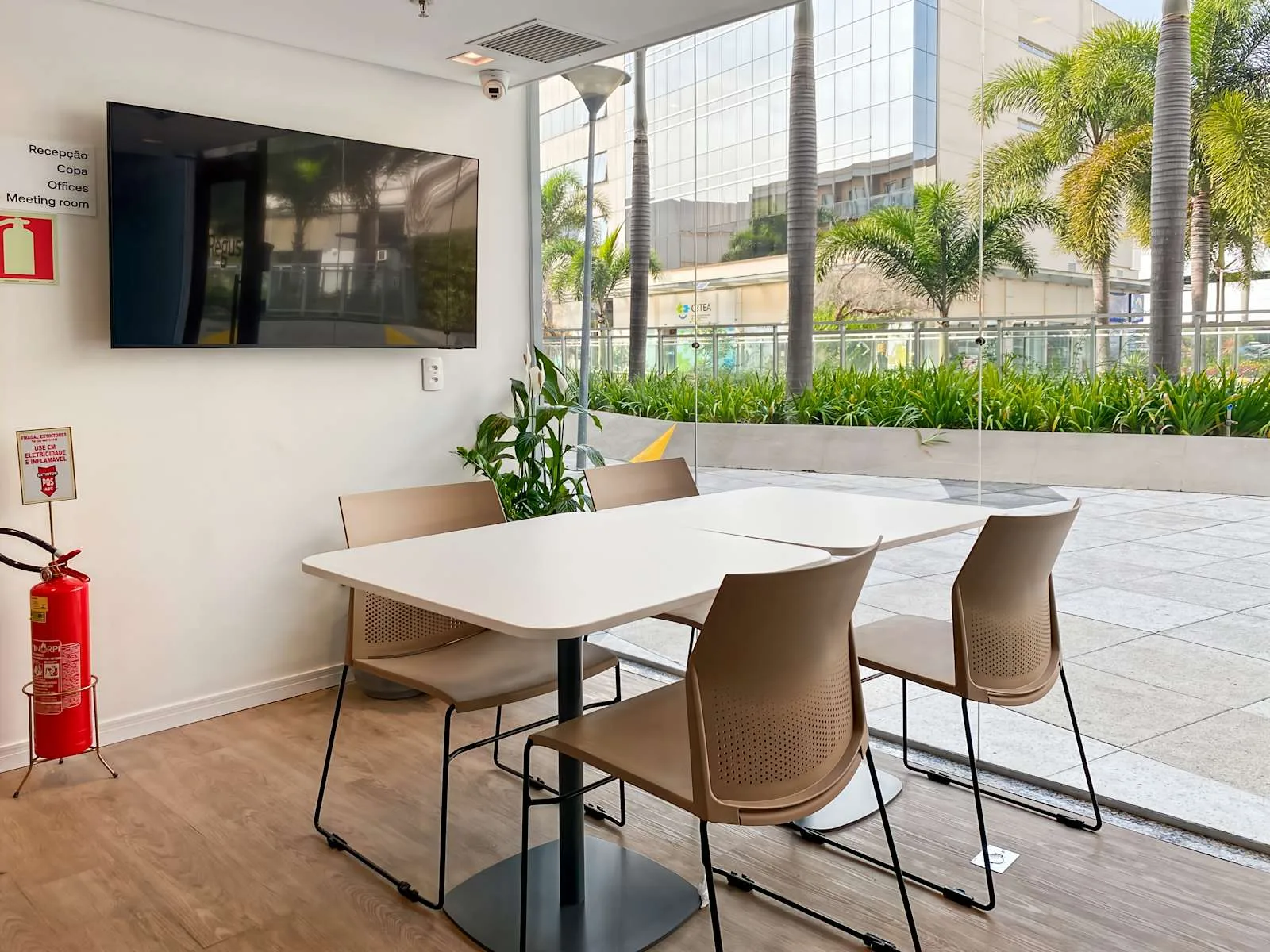 Regus Rio de Janeiro, Ayrton Senna, Sala de reuniões para 4 pessoas, Rio de Janeiro