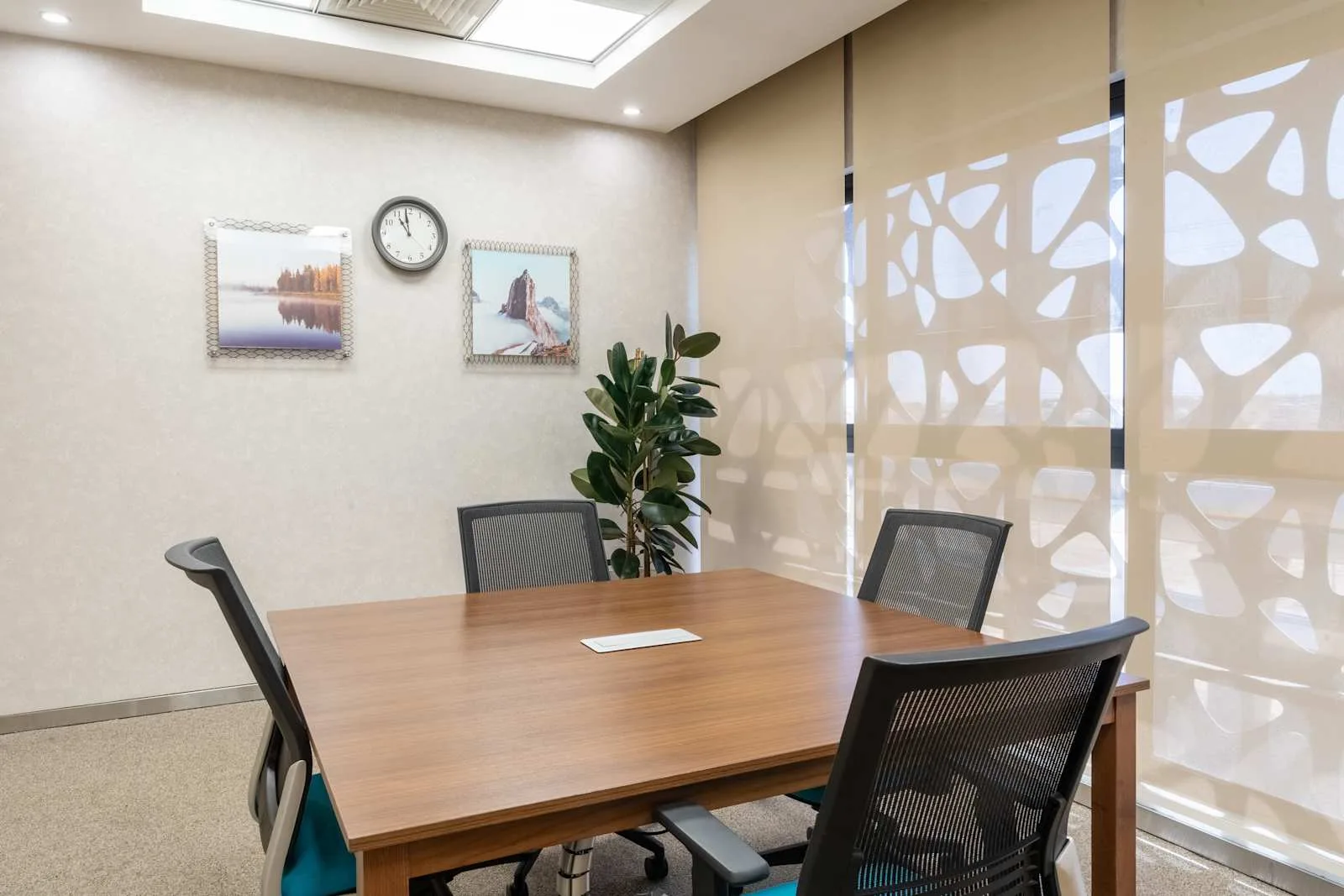 Regus Riyadh, City Centre، قاعة اجتماعات لـ 4 أشخاص، الرياض
