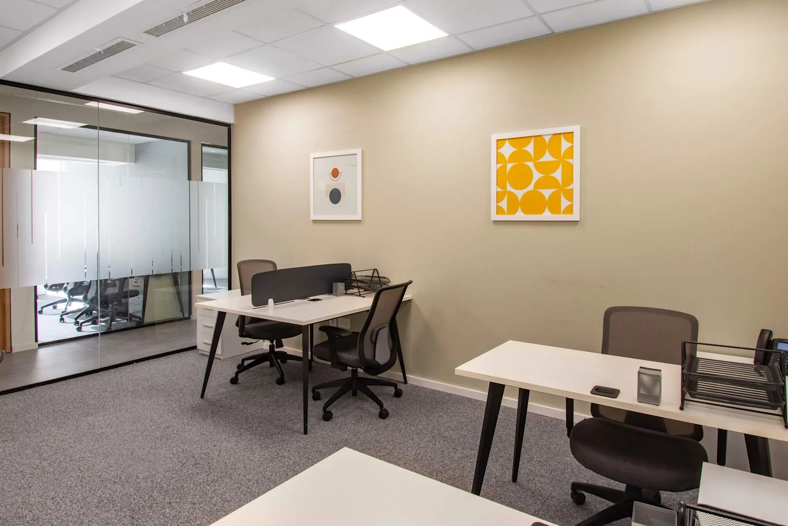 Regus Riyadh, Fazarri Sq، مكتب خاص بـ 3 محطات عمل، الرياض