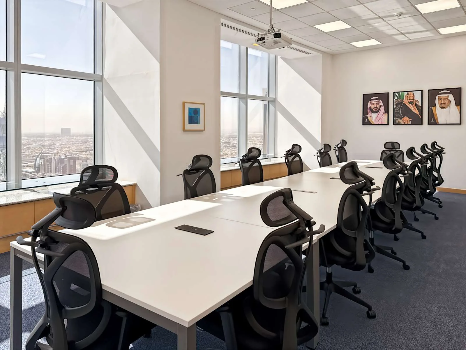 Regus Riyadh, Kingdom Tower, Meeting room for 16 people, Riyadh