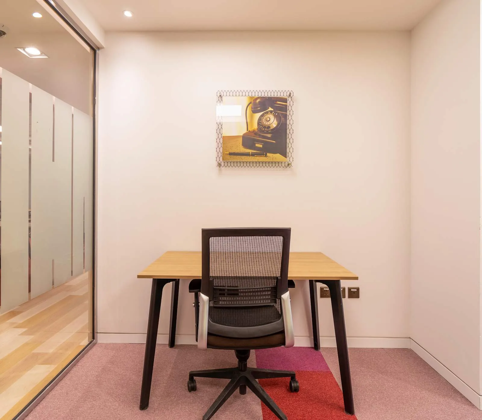 Regus RIYADH, Spring Plaza, Private office, 1 desk, Riyadh