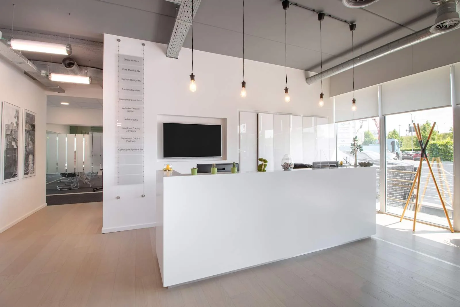 Regus Roeselare West Wing Park, Réception, Roulers
