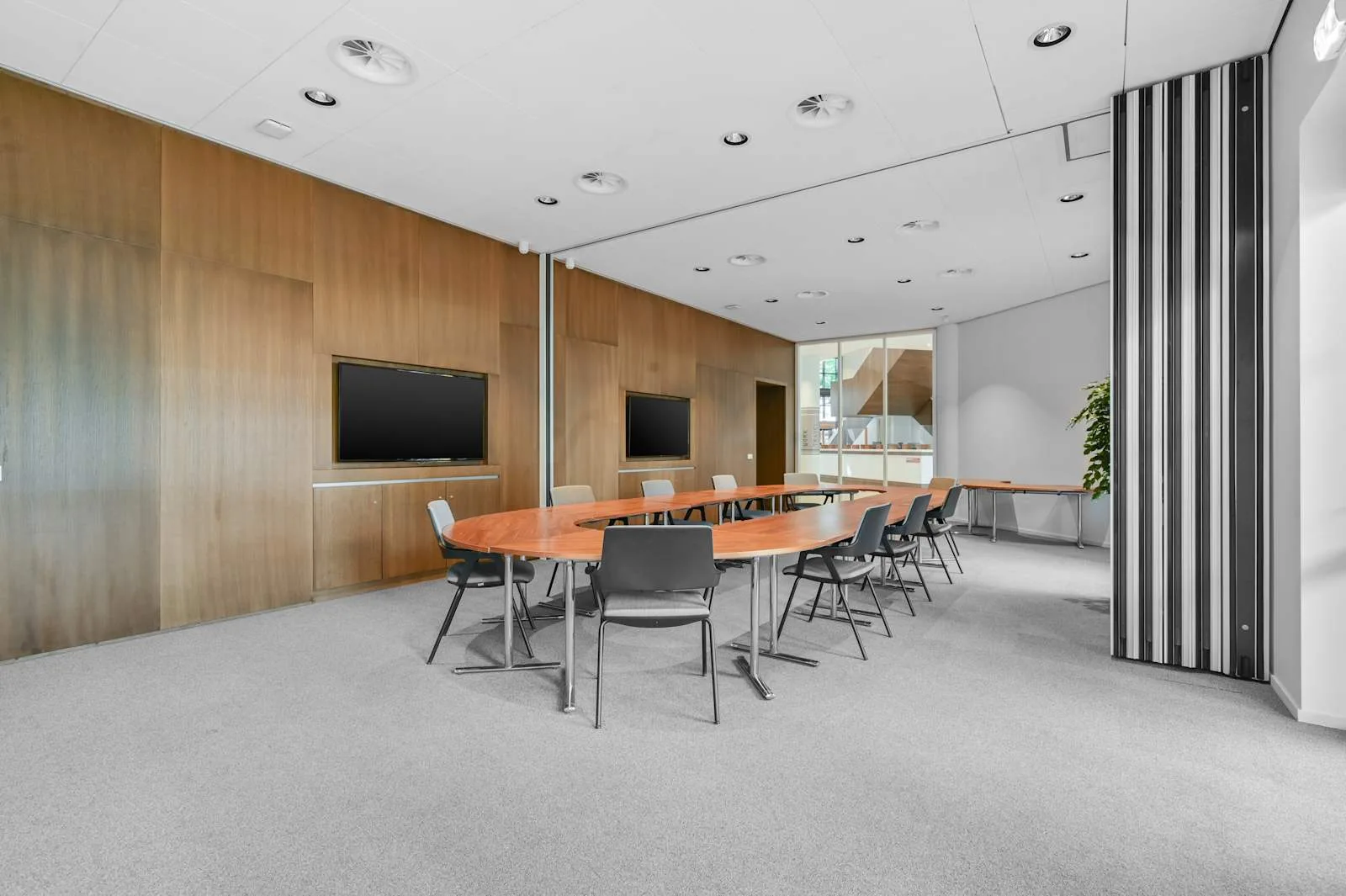 Regus ROTTERDAM, City Centre, Meeting room for 14 people, Rotterdam