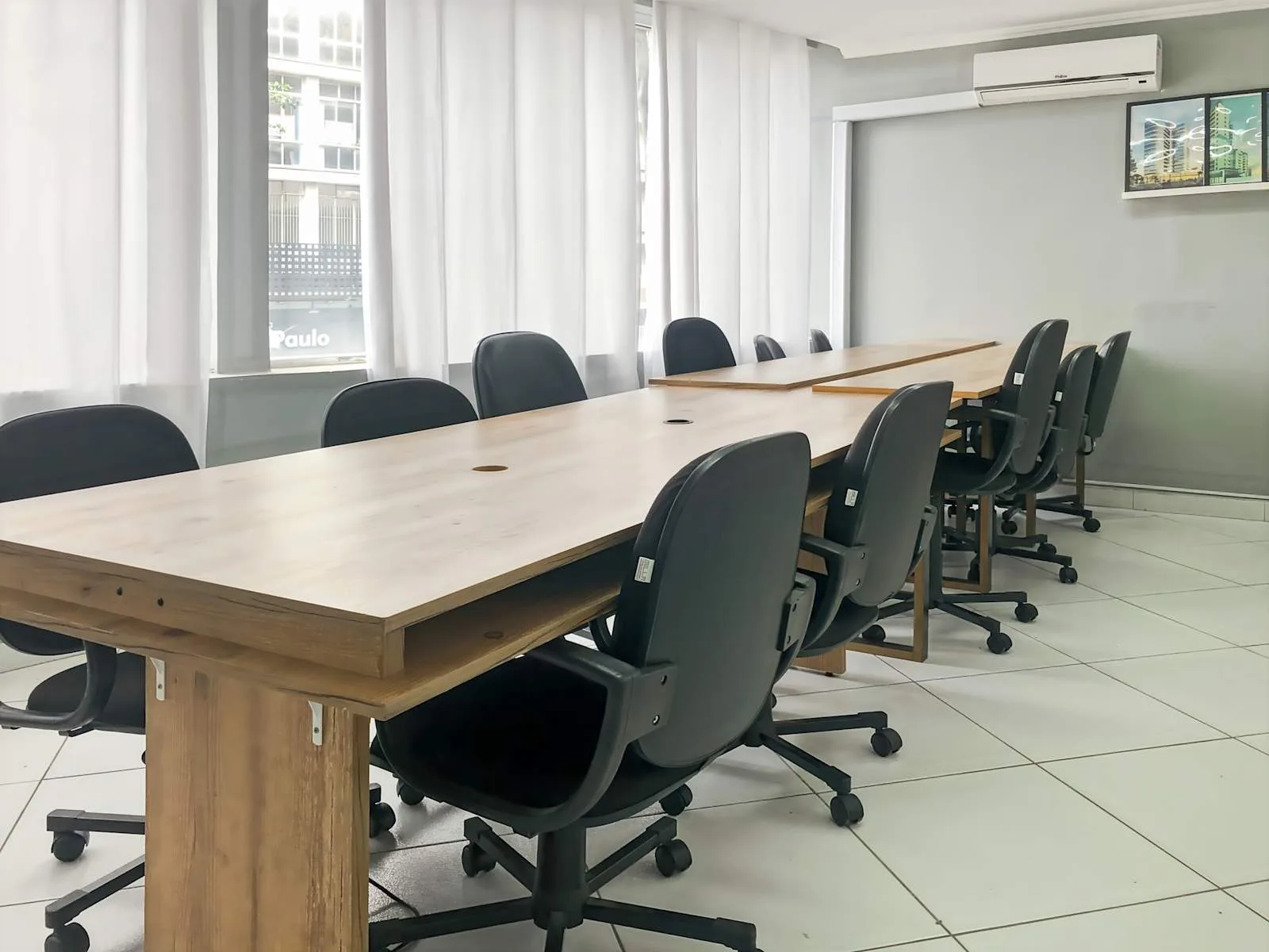 Regus Sao Paulo, Liberdade, Meeting room for 12 people, São Paulo