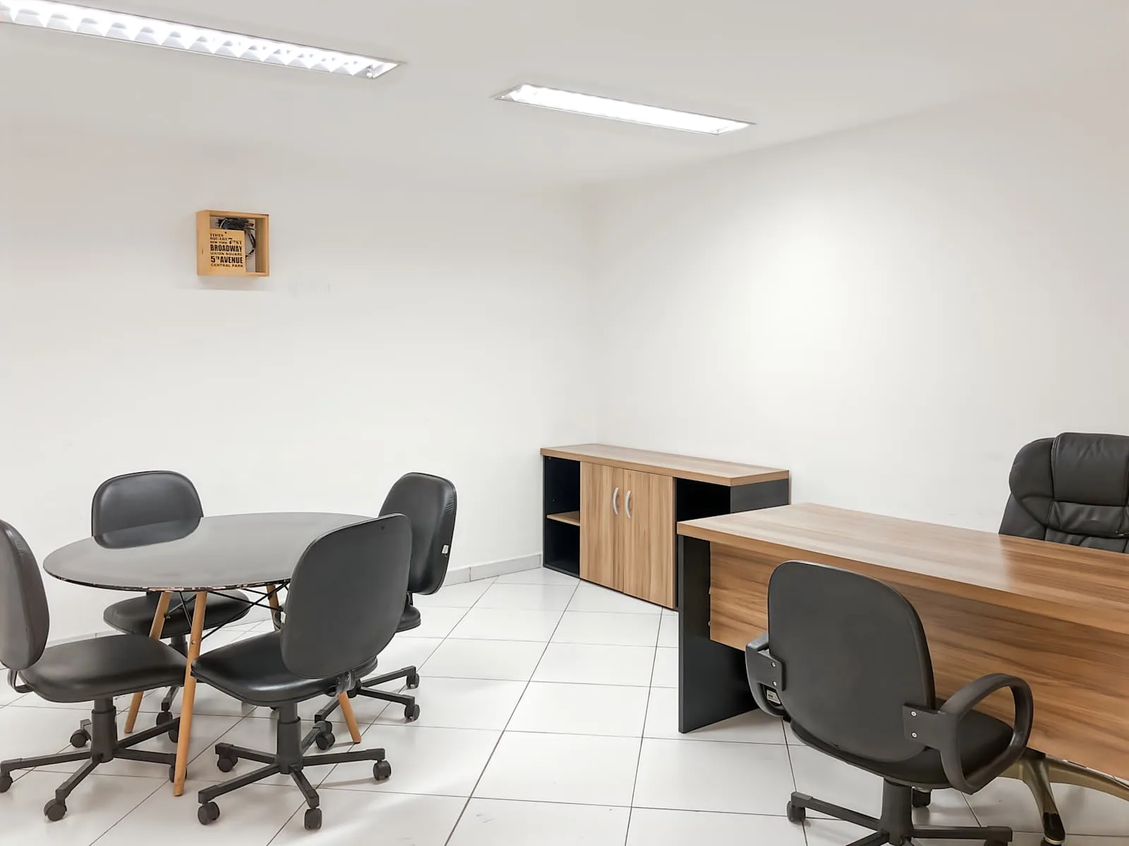 Regus Sao Paulo, Liberdade, Private office, 1 desk, São Paulo