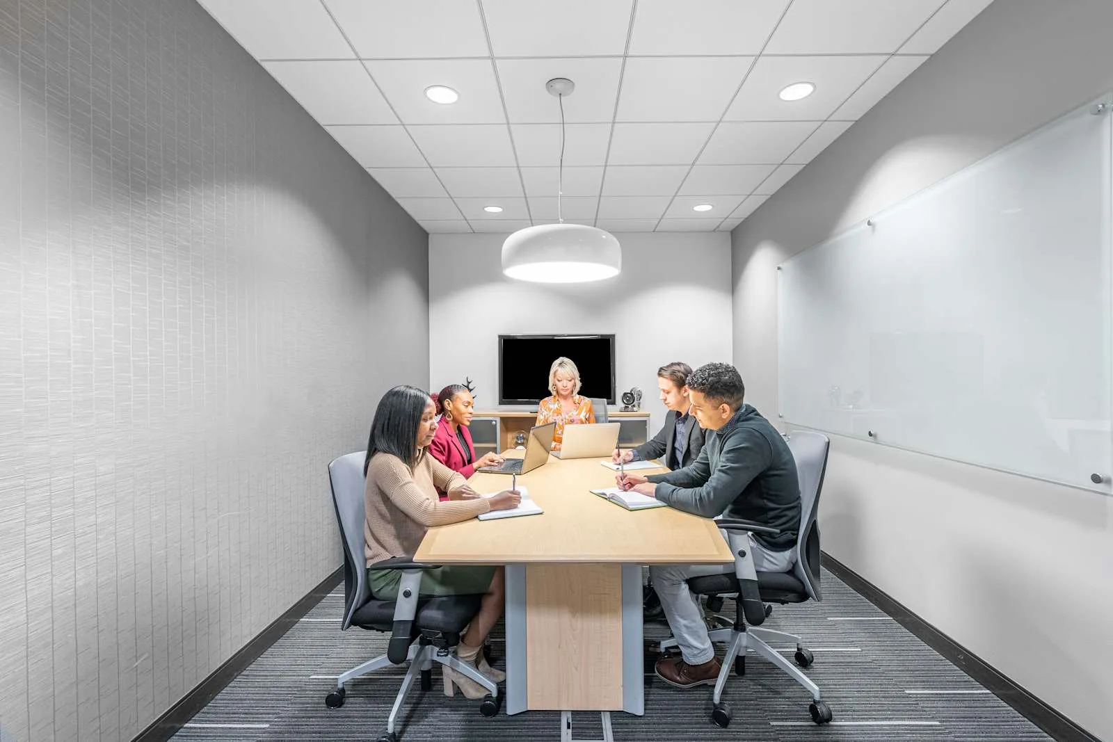 Regus IL, Schaumburg - Woodfield Preserve, Meeting room for 5 people, Schaumburg, IL