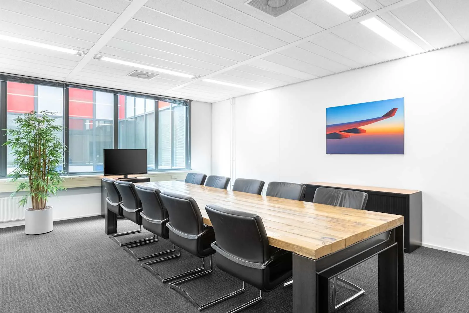 Regus SCHIPHOL AIRPORT, Tetra, Meeting room for 12 people, Hoofddorp