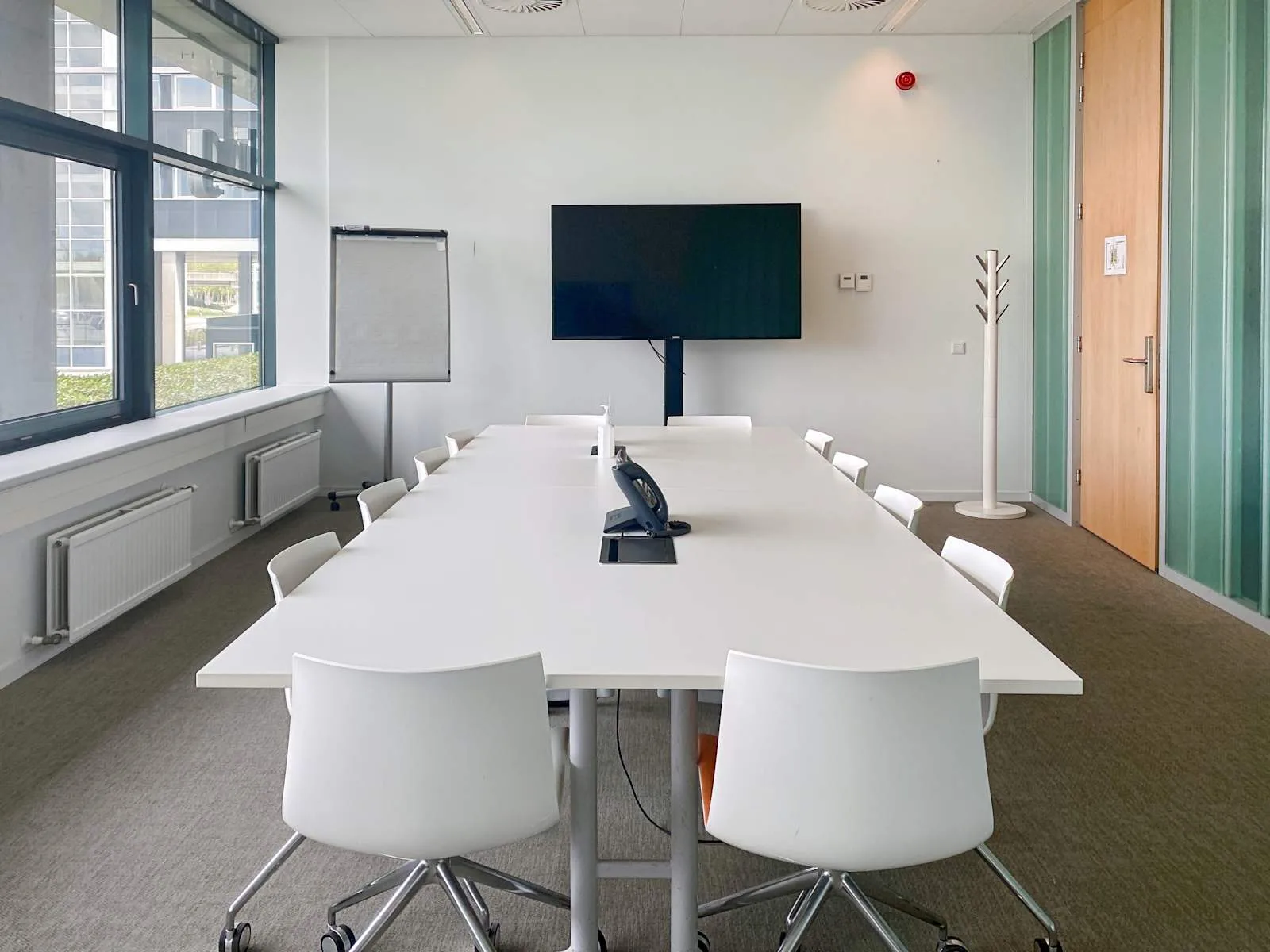 Regus SCHIPHOL, The Base, Vergaderruimte voor 14 personen, Schiphol