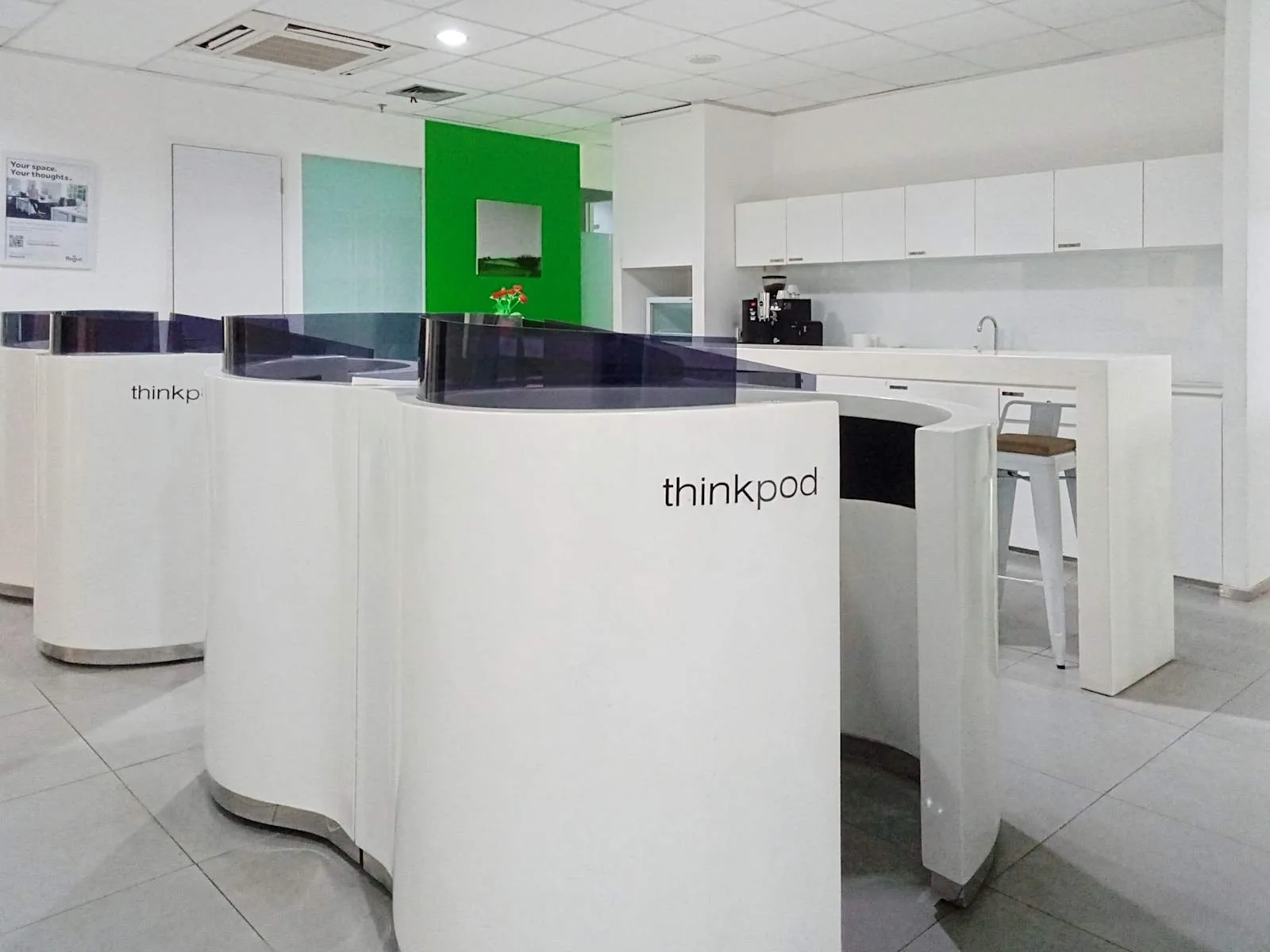 Regus SERPONG, Scientia Business Park, Bilik telepon, Serpong