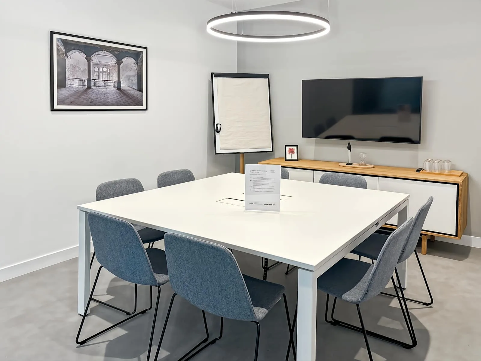 Regus Sevilla, Camas, Meeting room for 8 people, Seville