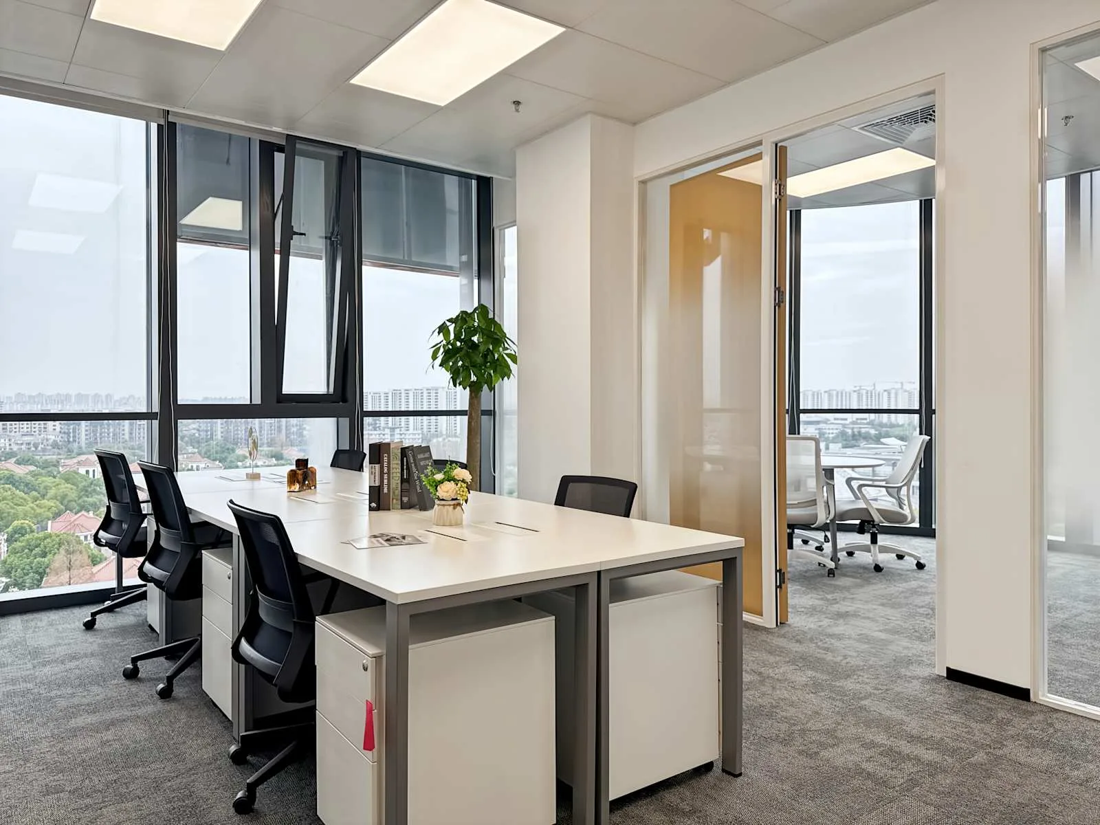 Regus Shanghai, BU Center、6个工位的独立办公室、昆山市