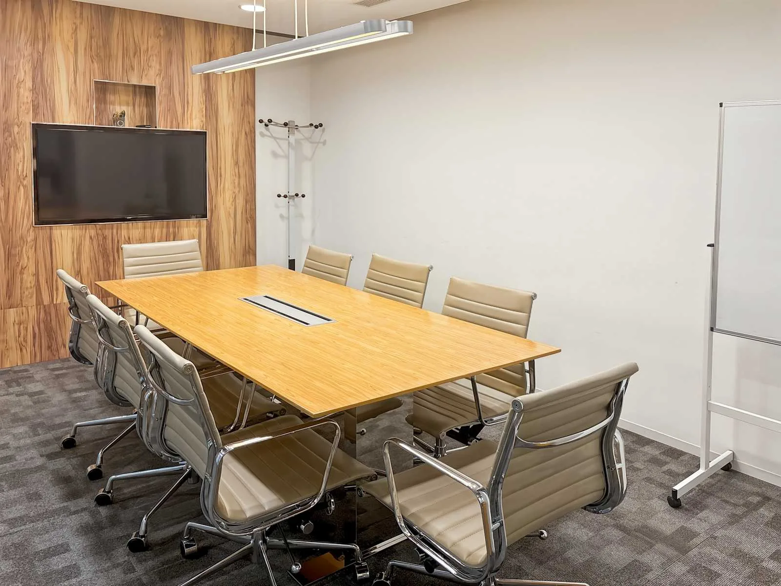 Regus SHANGHAI, Carlton Building、8人会议室、上海市