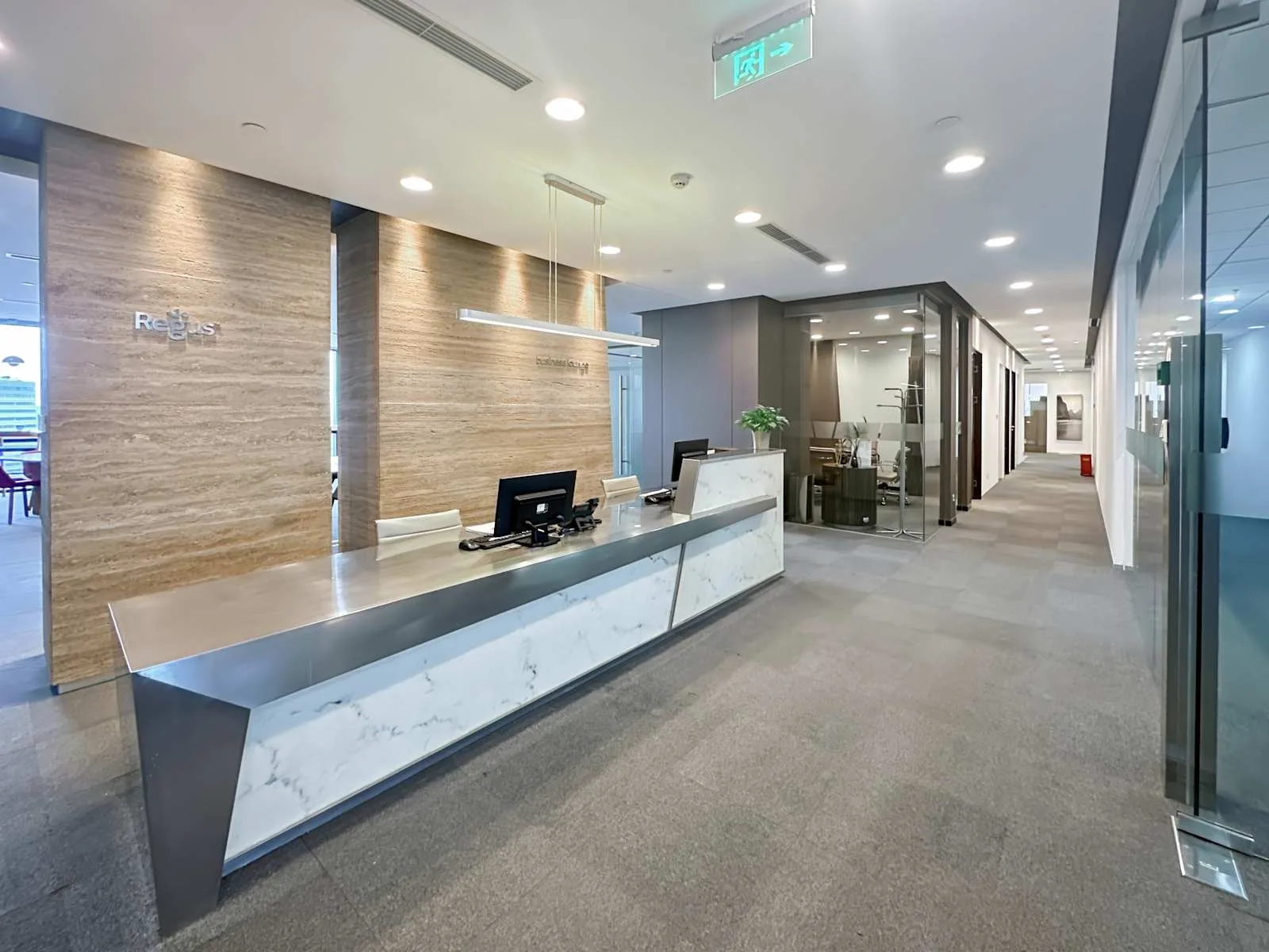Regus SHANGHAI, Cloud 9、前台、上海市