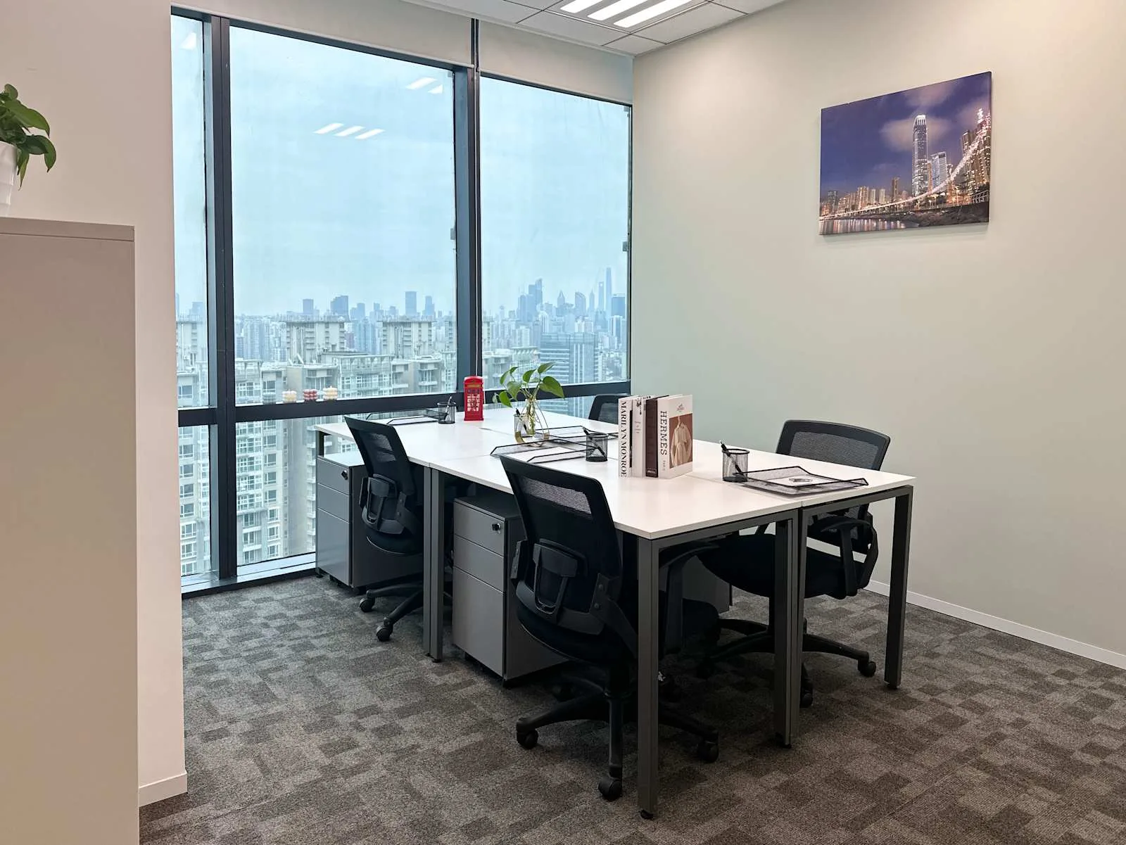 Regus SHANGHAI, Cloud 9、4个工位的独立办公室、上海市
