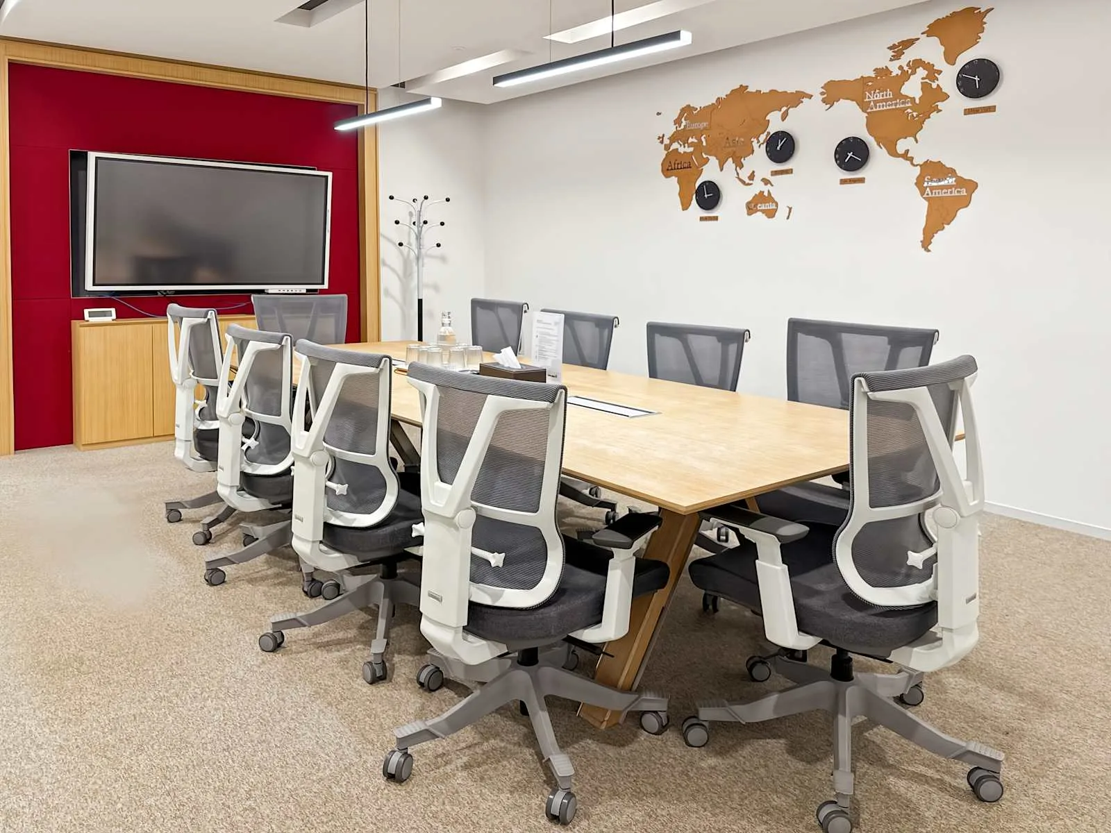 Regus Shanghai, Hang Seng Bank Tower, Meeting room for 12 people, Shanghai