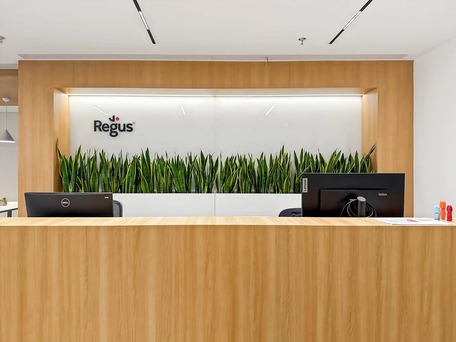 Regus Shanghai, Harbor Ring Plaza、前台、上海市