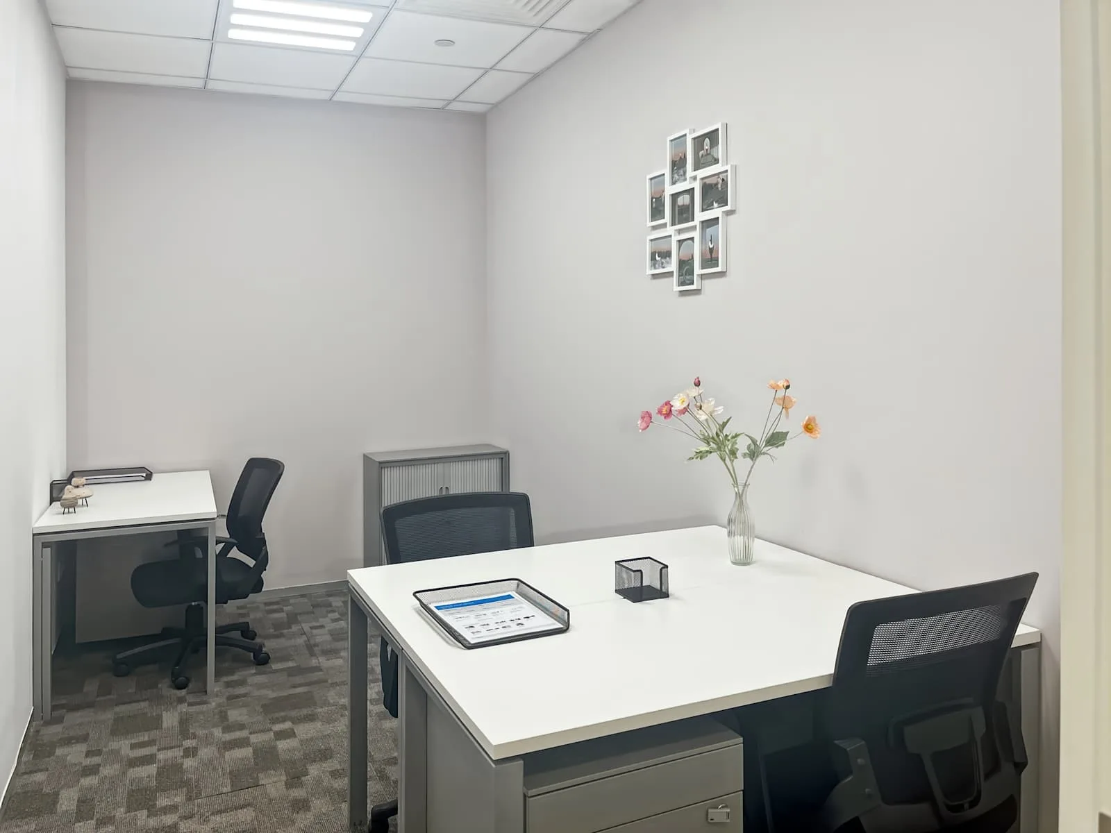 Regus SHANGHAI, Huaihai Plaza、3个工位的独立办公室、上海市