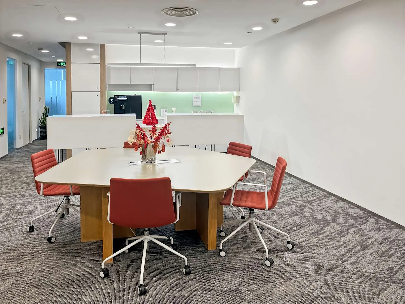 Regus SHANGHAI, Huaihai Plaza、4人会议室、上海市