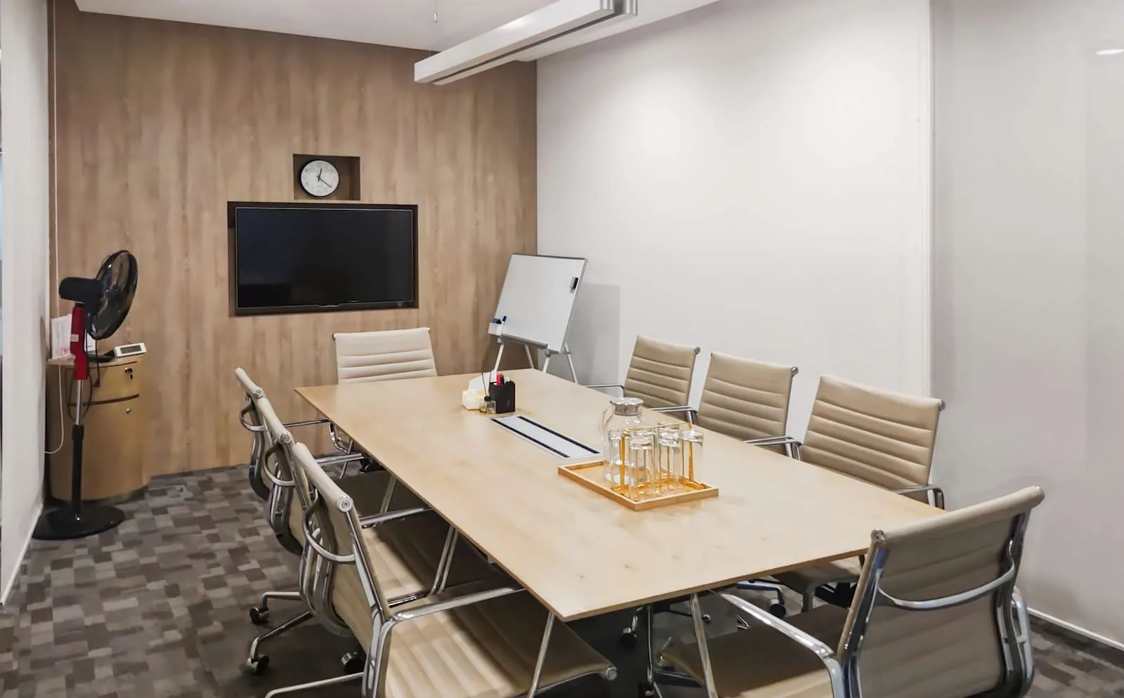 Regus SHANGHAI, The Hub、8人会议室、上海市