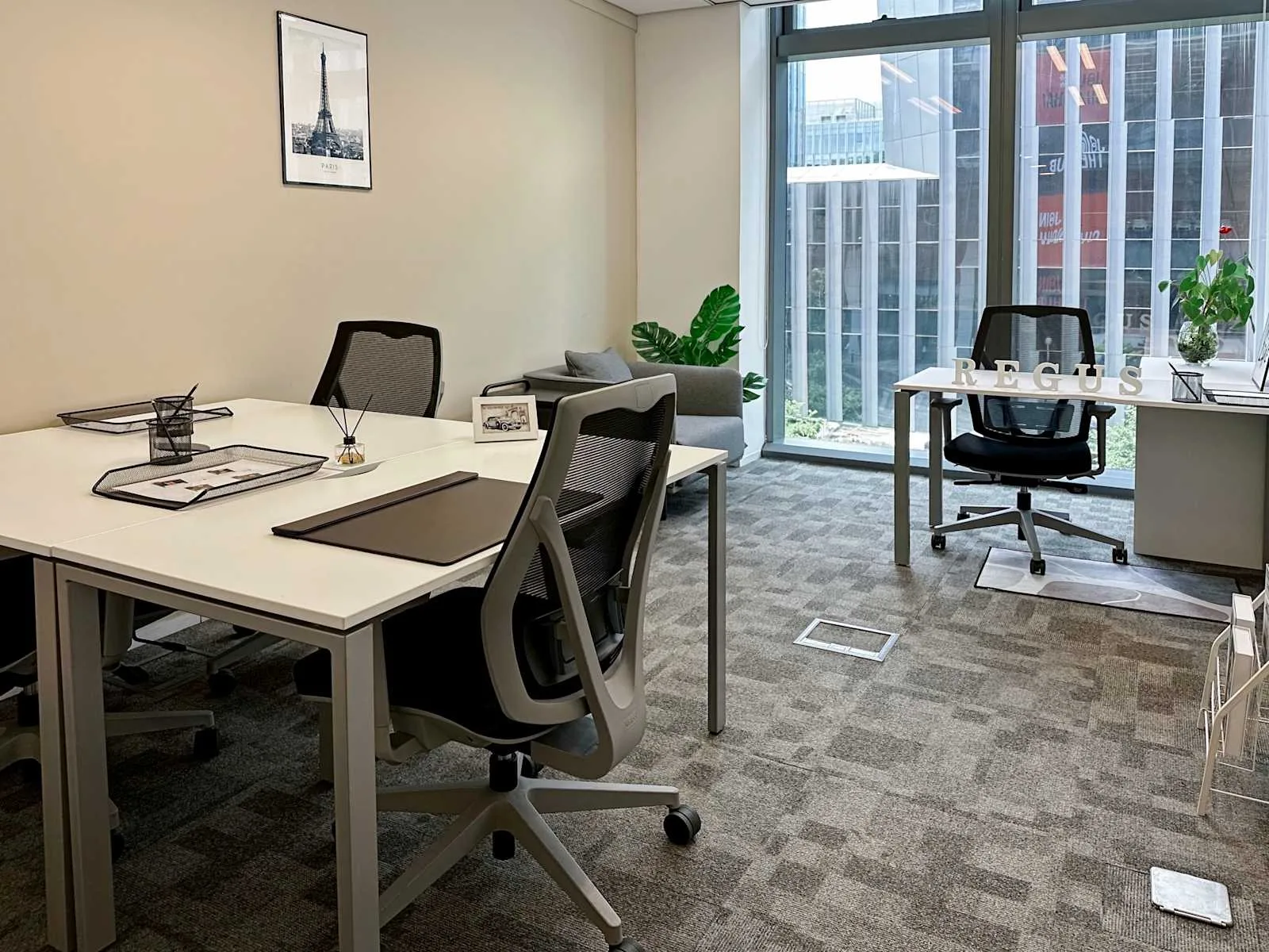 Regus SHANGHAI, The Hub、4个工位的独立办公室、上海市