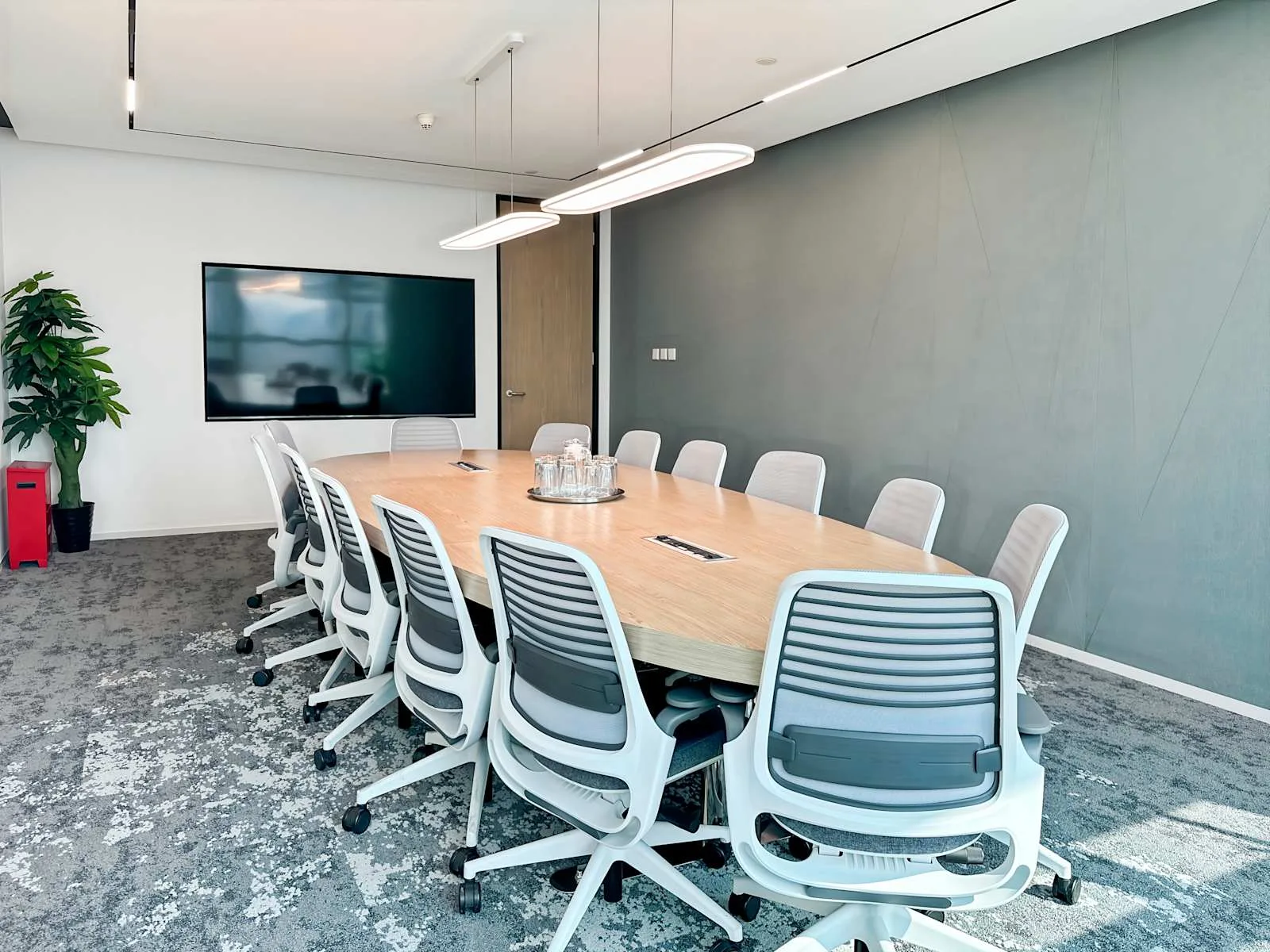 Regus SHANGHAI, Plaza 66、14人会议室、上海市
