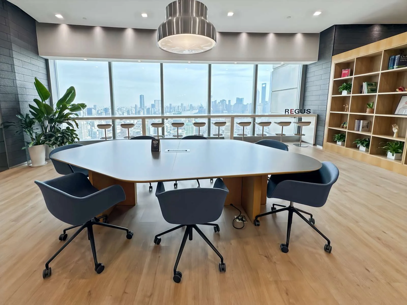 Regus SHANGHAI, Raffles City、8人会议室、上海市