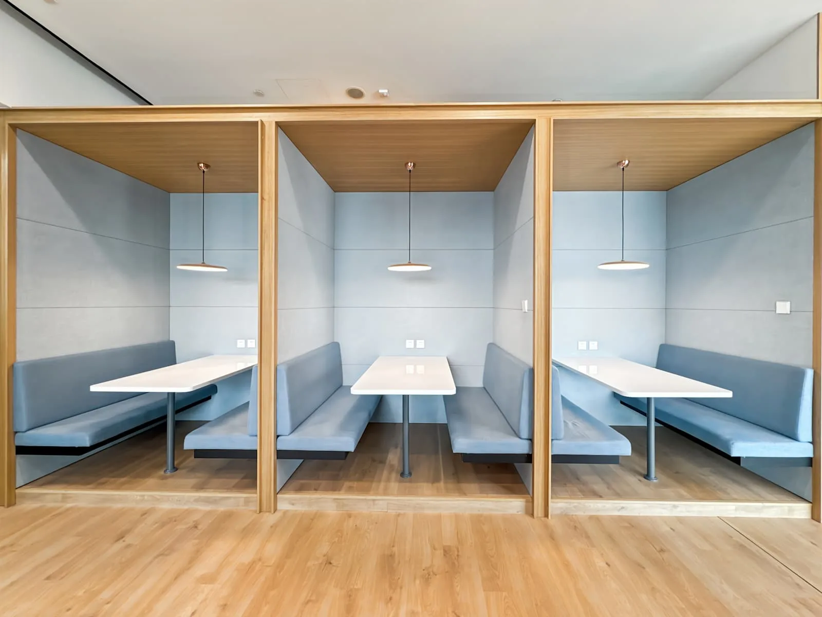 Regus SHANGHAI, Raffles City、电话亭、上海市