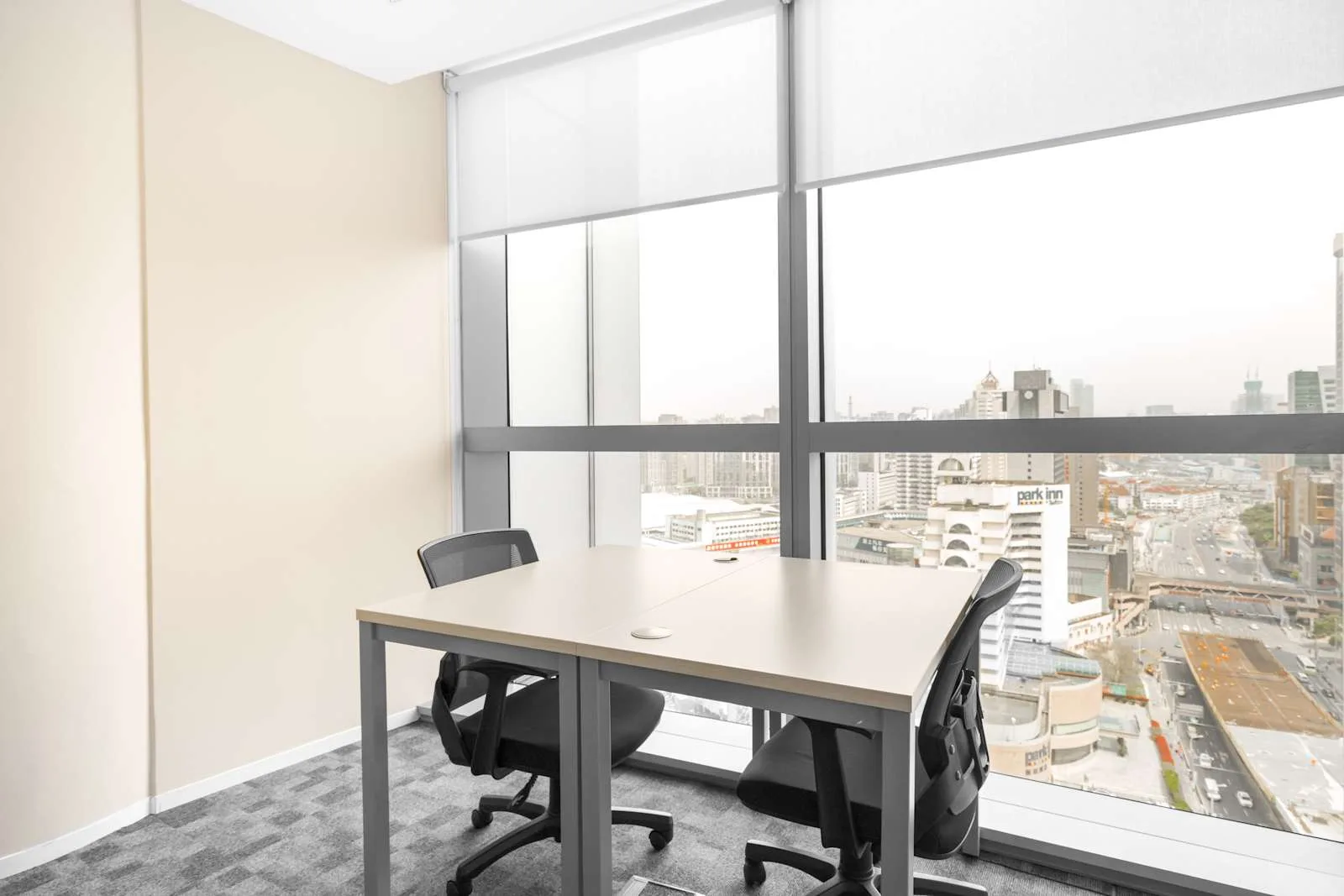 Regus SHANGHAI, Zhabei Centro、2个工位的独立办公室、上海市
