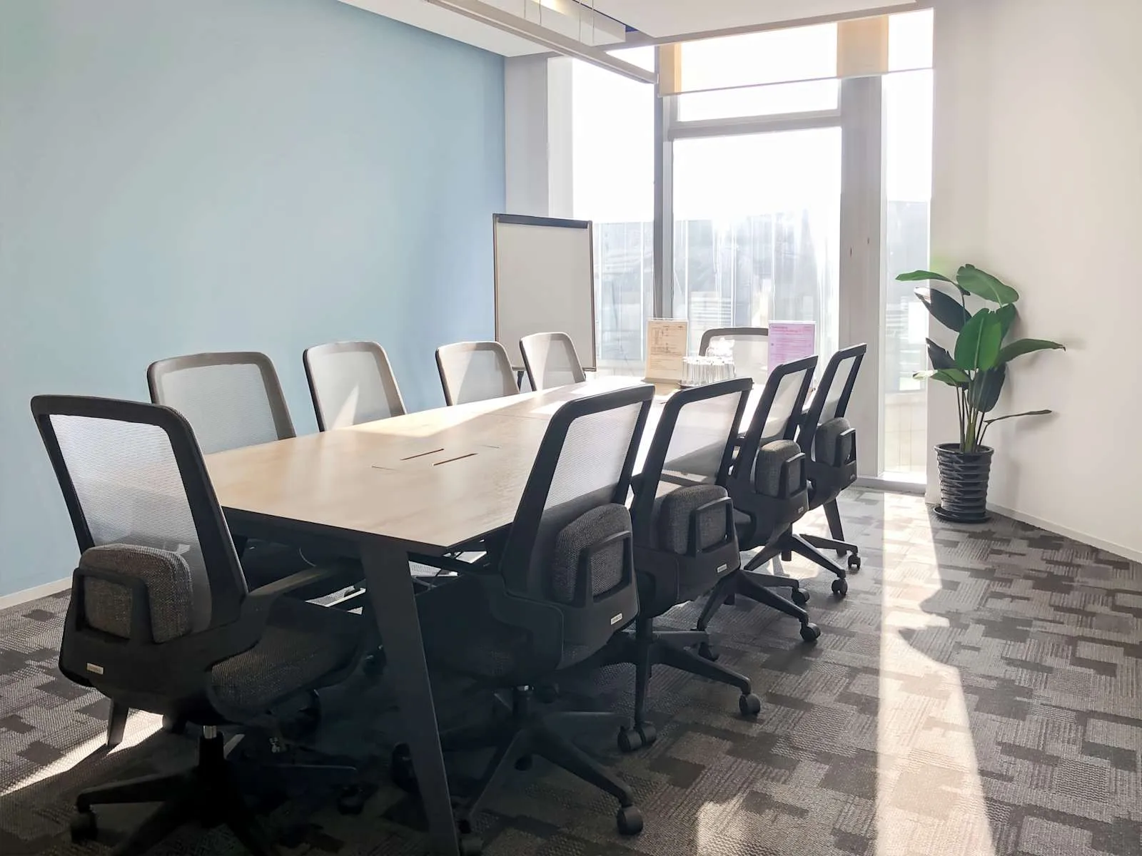 Regus SHANGHAI, Zhenfeng, Meeting room for 8 people, Shanghai