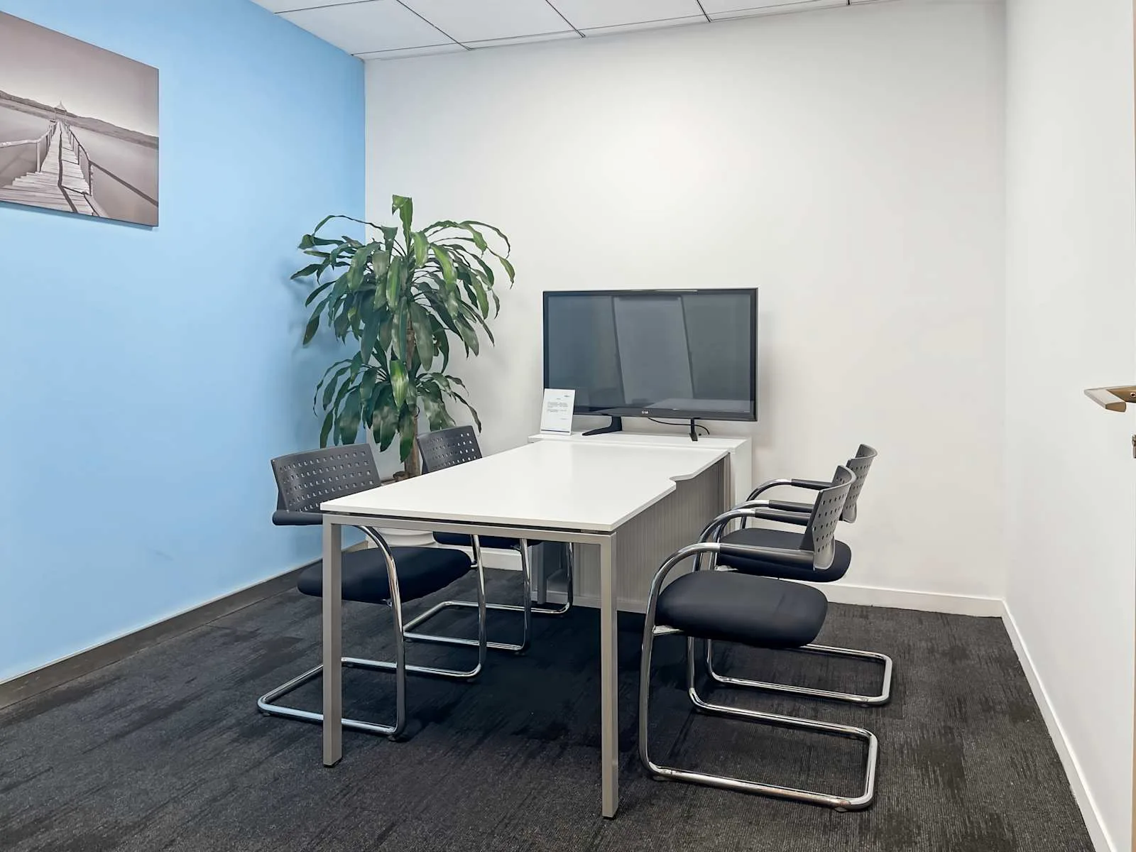 Regus SHENZHEN, Futian Anlian, Meeting room for 4 people, Shenzhen
