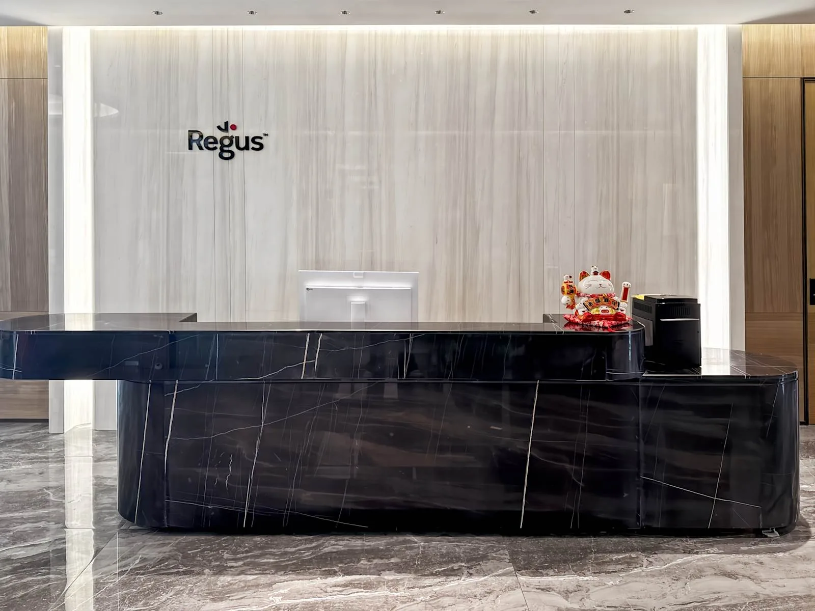 Regus Shenzhen, Qianhai HOP International、前台、深圳市
