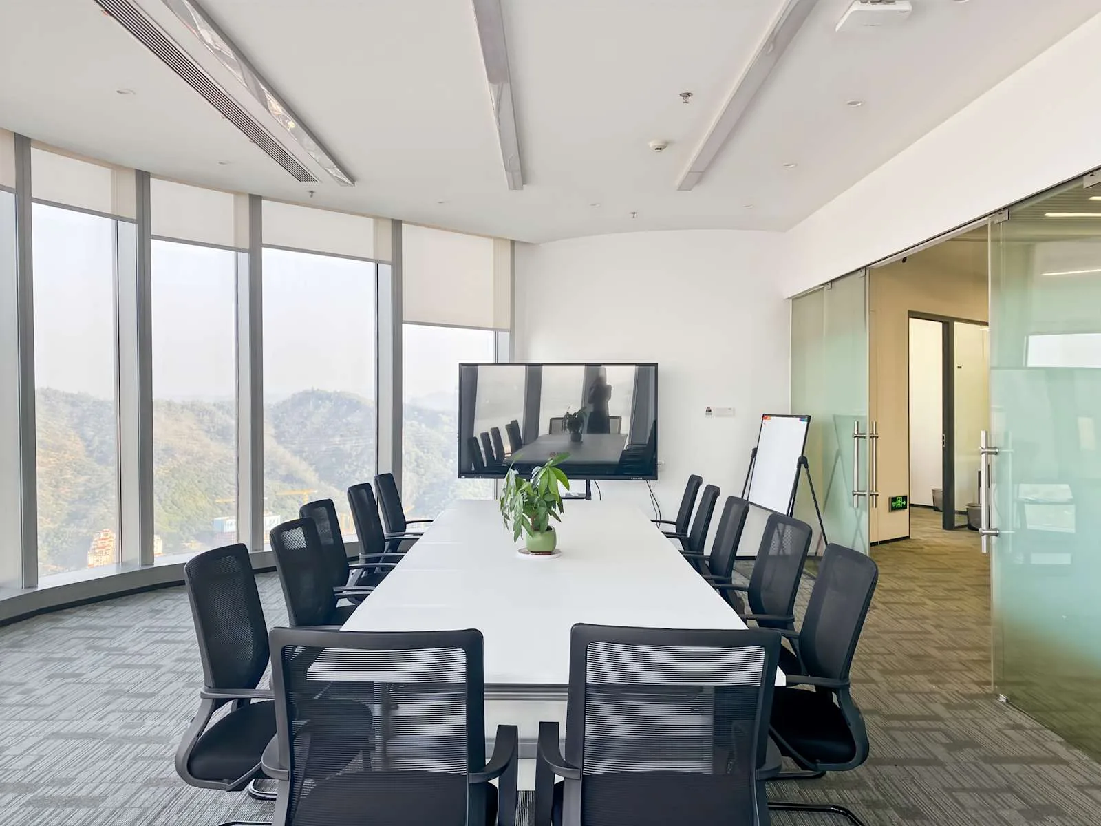 Regus Shenzhen, Qianhai Shimao Financial Center Phase II, Meeting room for 12 people, Shenzhen