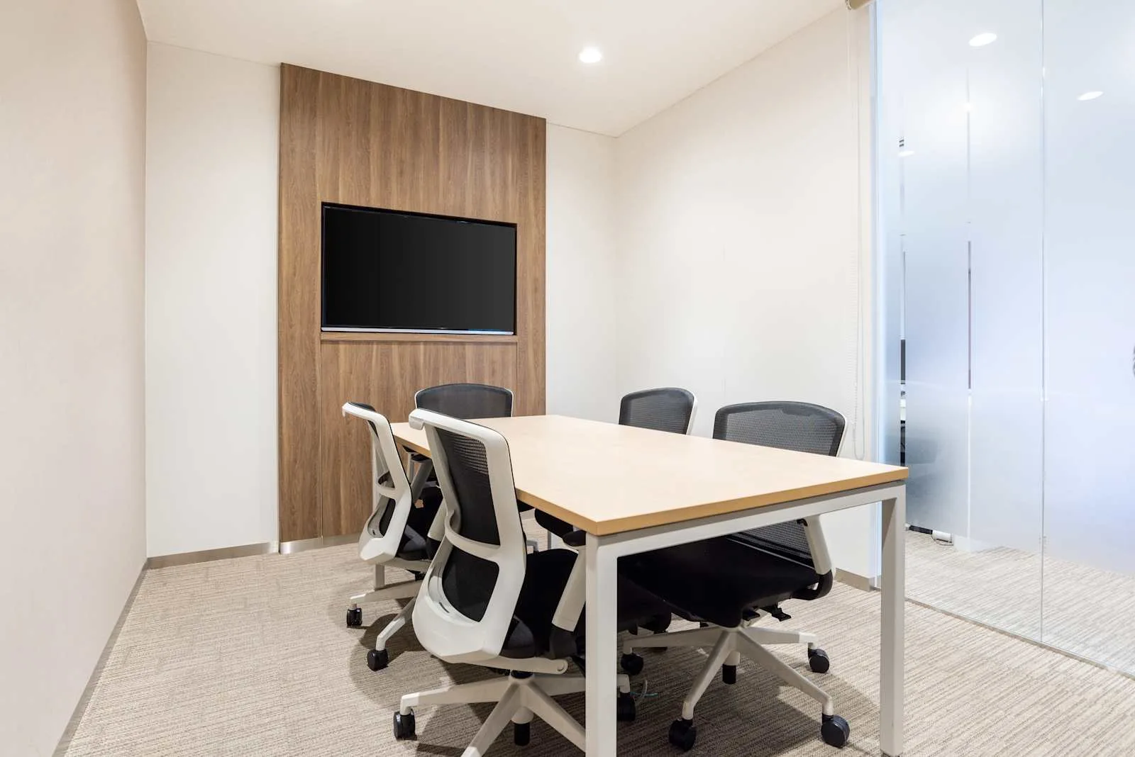 Regus SHIZUOKA, Hamamatsu Eki Minamiguchi、会議室（6名）、Hamamatsu