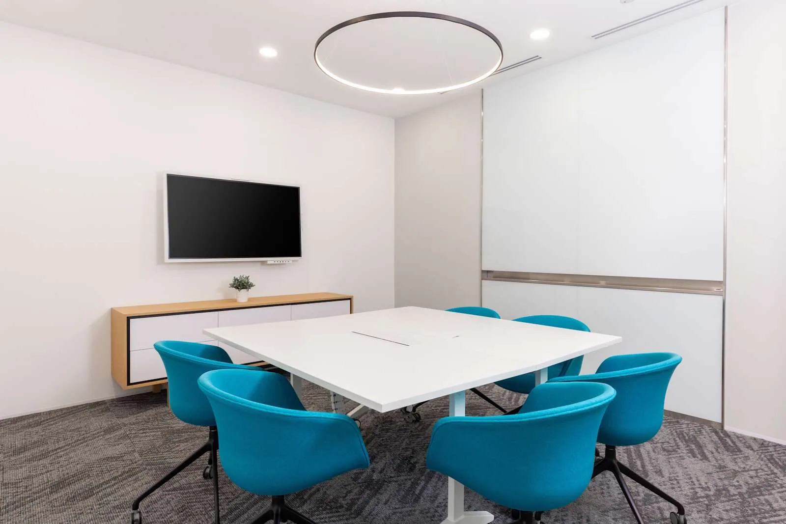 Regus Singapore, PLUS Building、6人会议室、新加坡