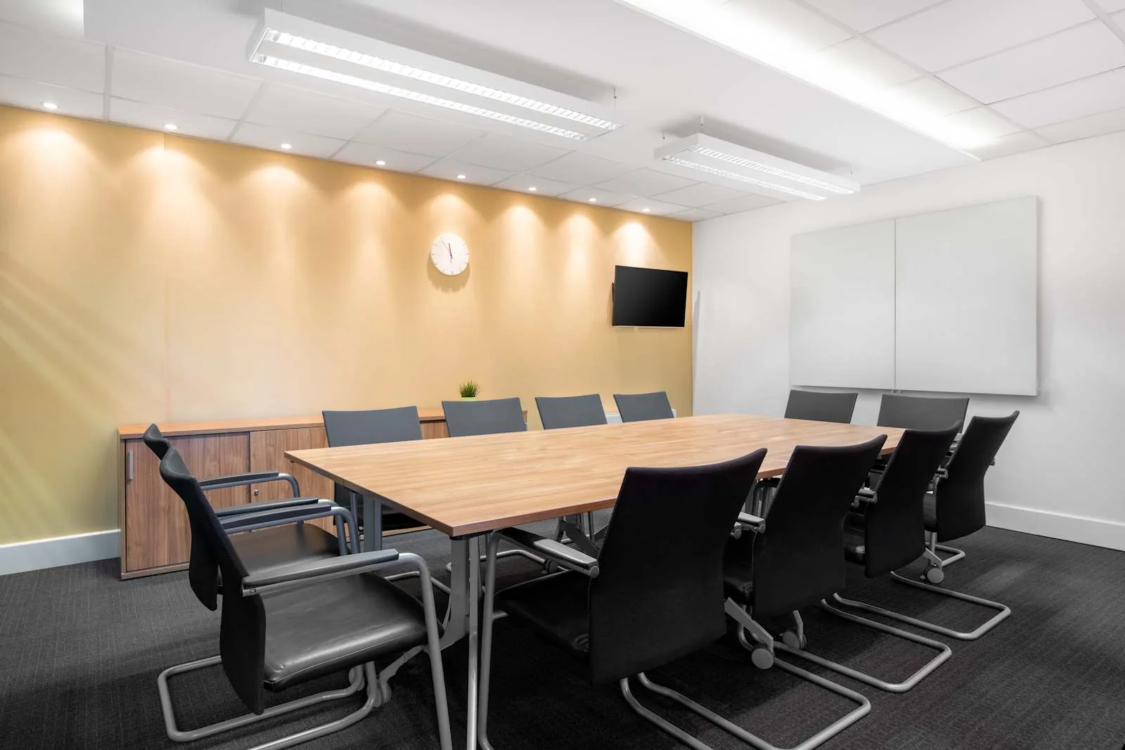 Regus SOFIA, Parliament (EUR), Meeting room for 12 people, Sofia