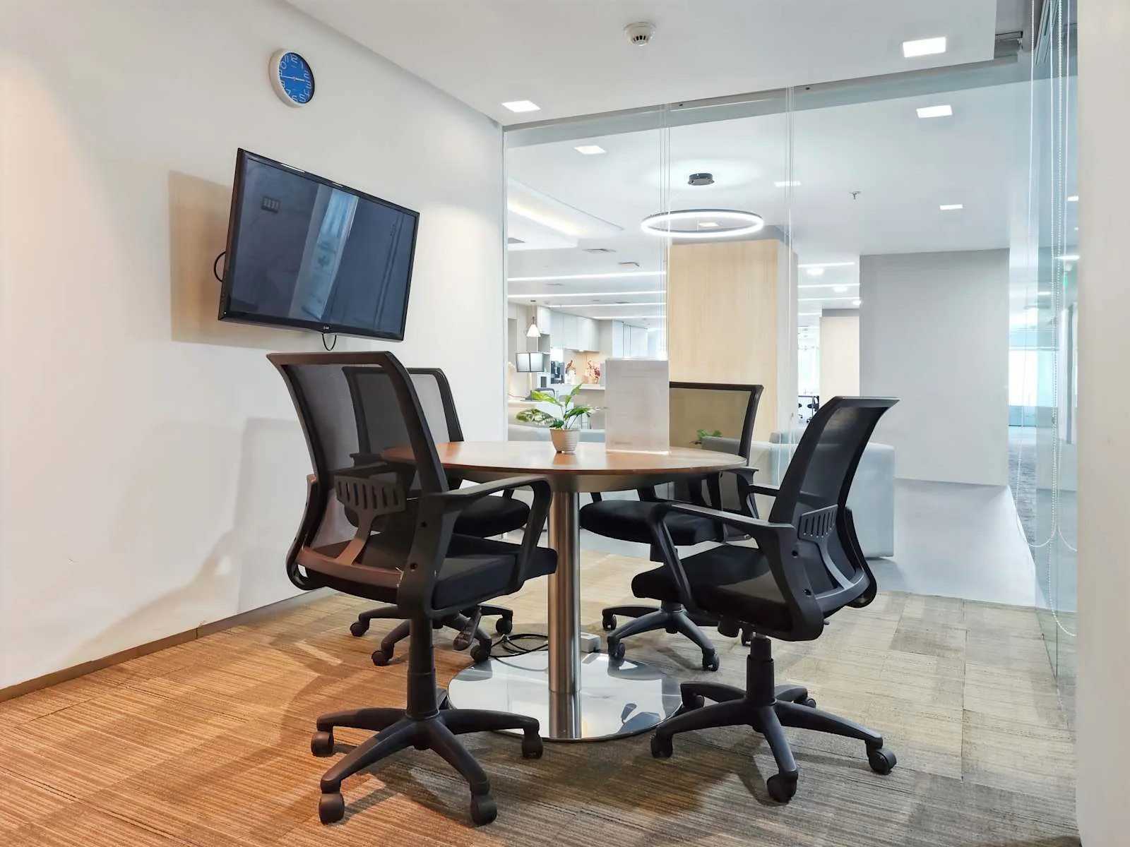 Regus Surabaya, Sinarmas Land Plaza, Meeting room for 4 people, Surabaya