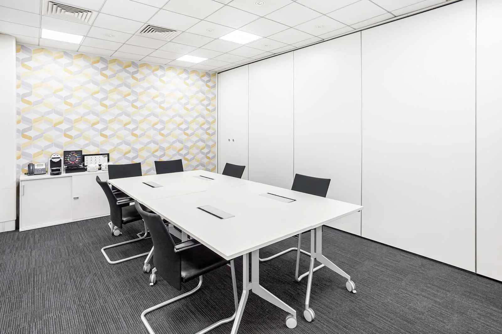 Regus SWINDON, Windmill Hill Business Park, Meeting room for 6 people, Swindon