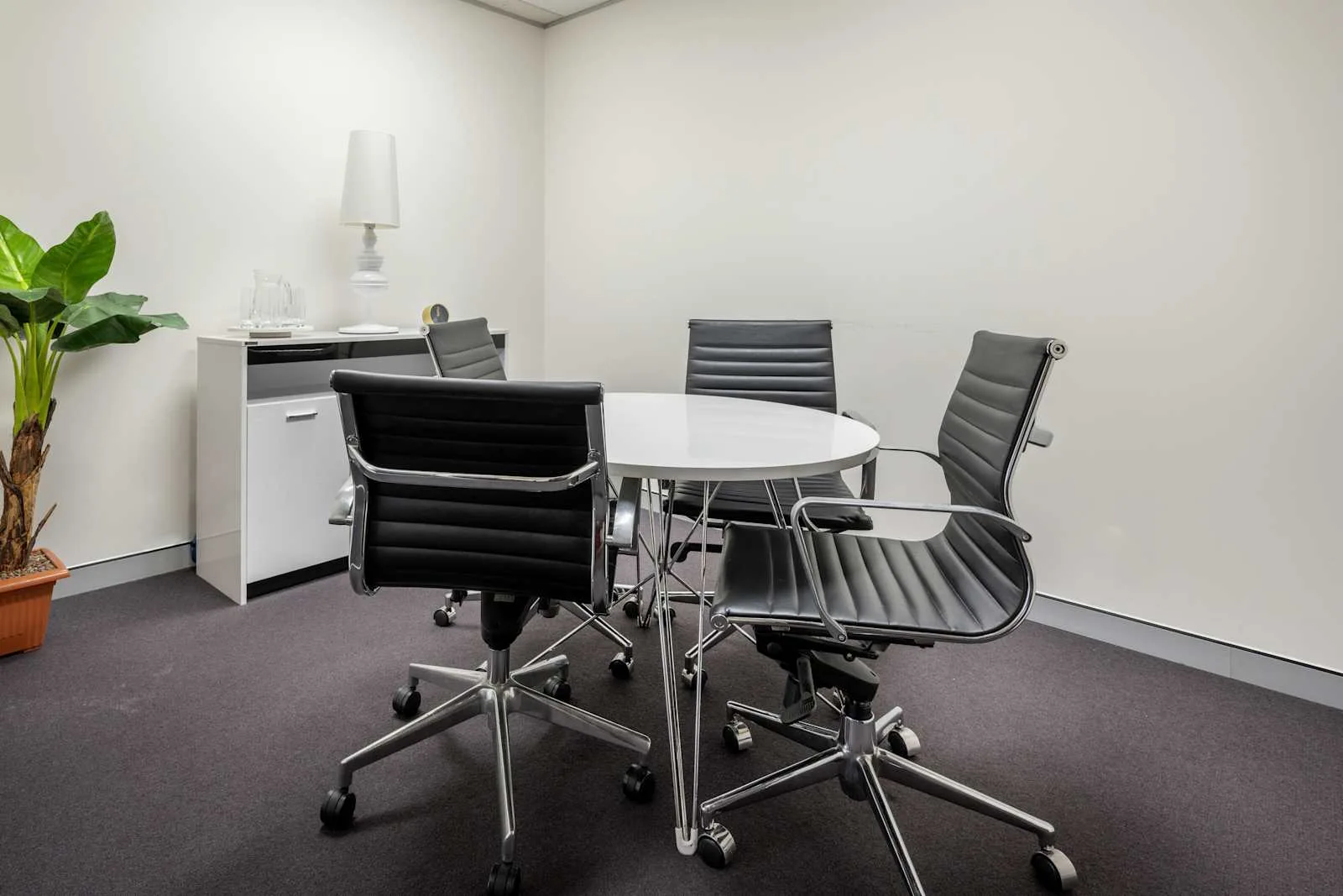 Regus SYDNEY, Liverpool, Meeting room for 4 people, Bankstown, NSW
