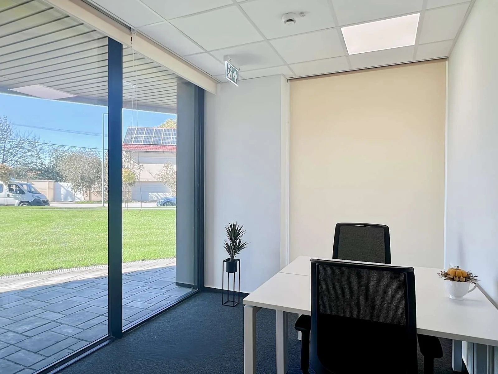 Regus Szeged, Cedrus Offices, Külön iroda 2 munkaállomással, Szeged