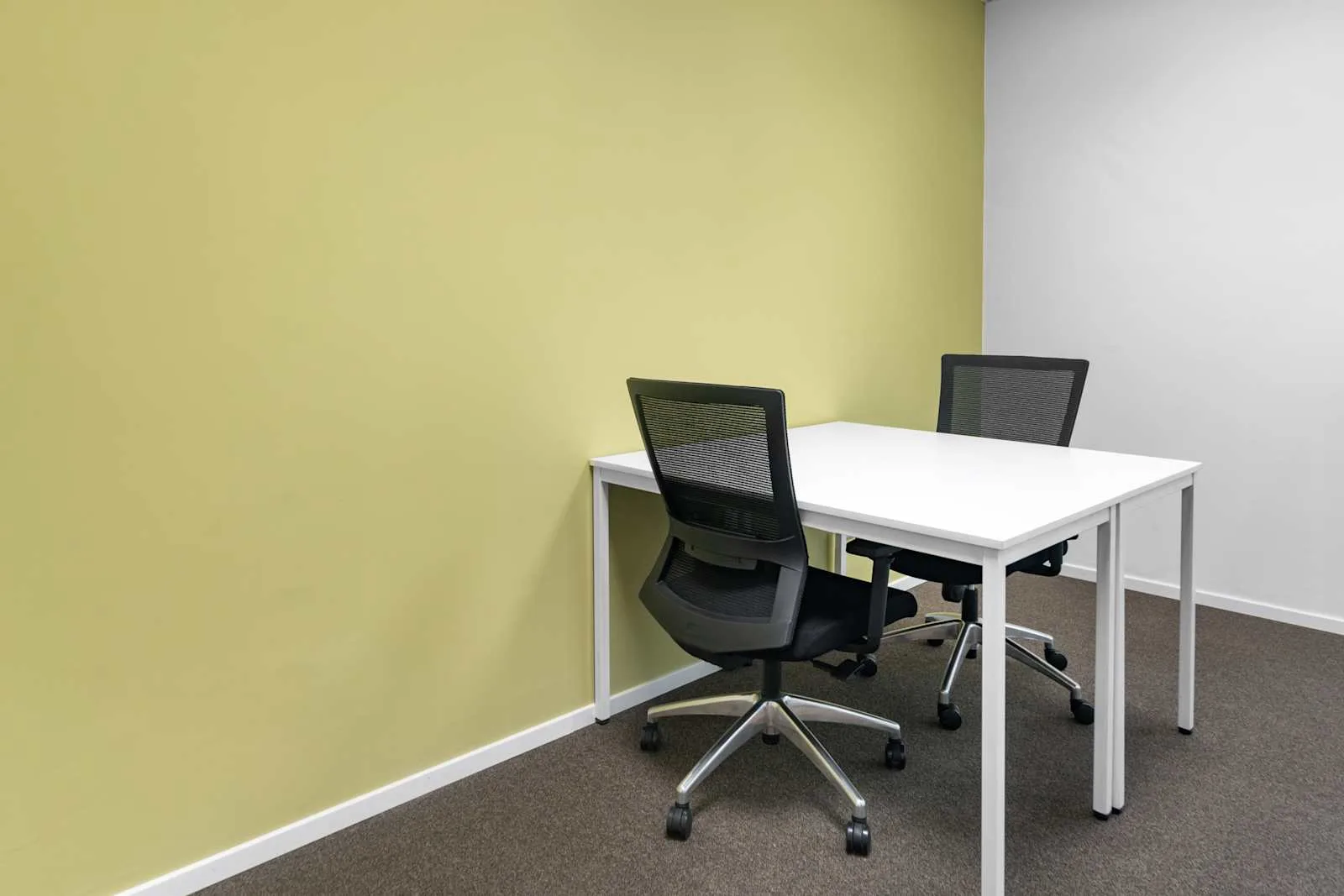 Regus TANGIERS, Ibn Batouta Bureaux، مكتب خاص بمحطتي عمل، طنجة
