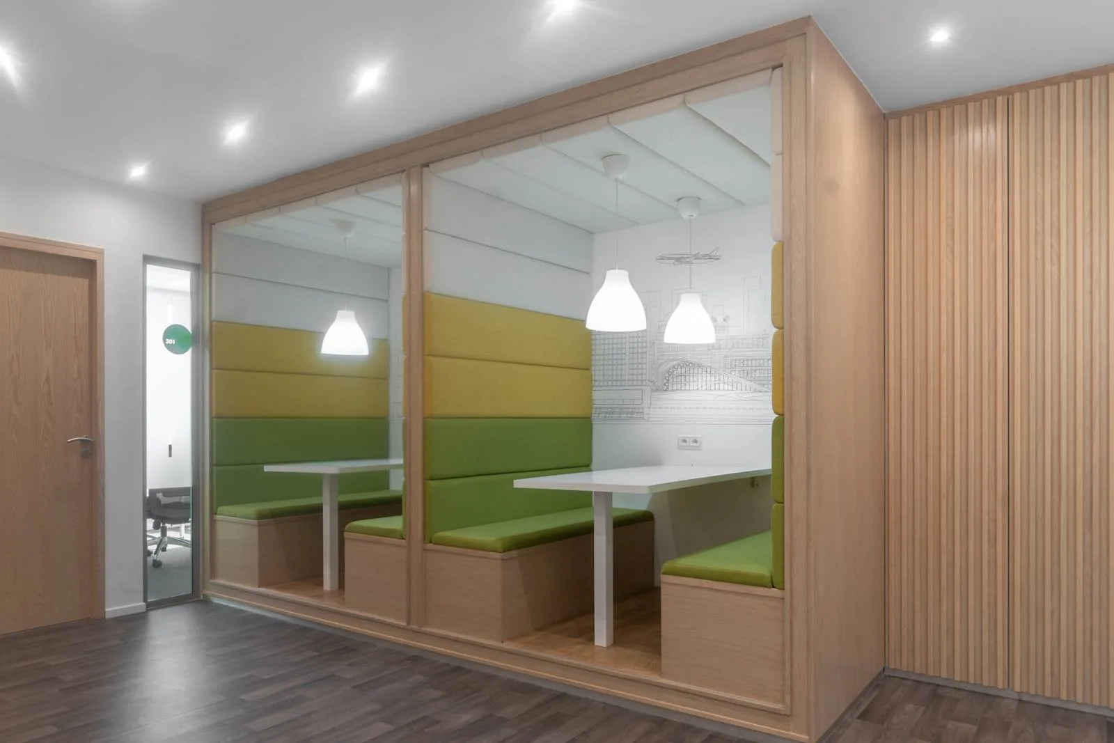 Regus TANGIERS, Ibn Batouta Bureaux، كابينة هاتف، طنجة