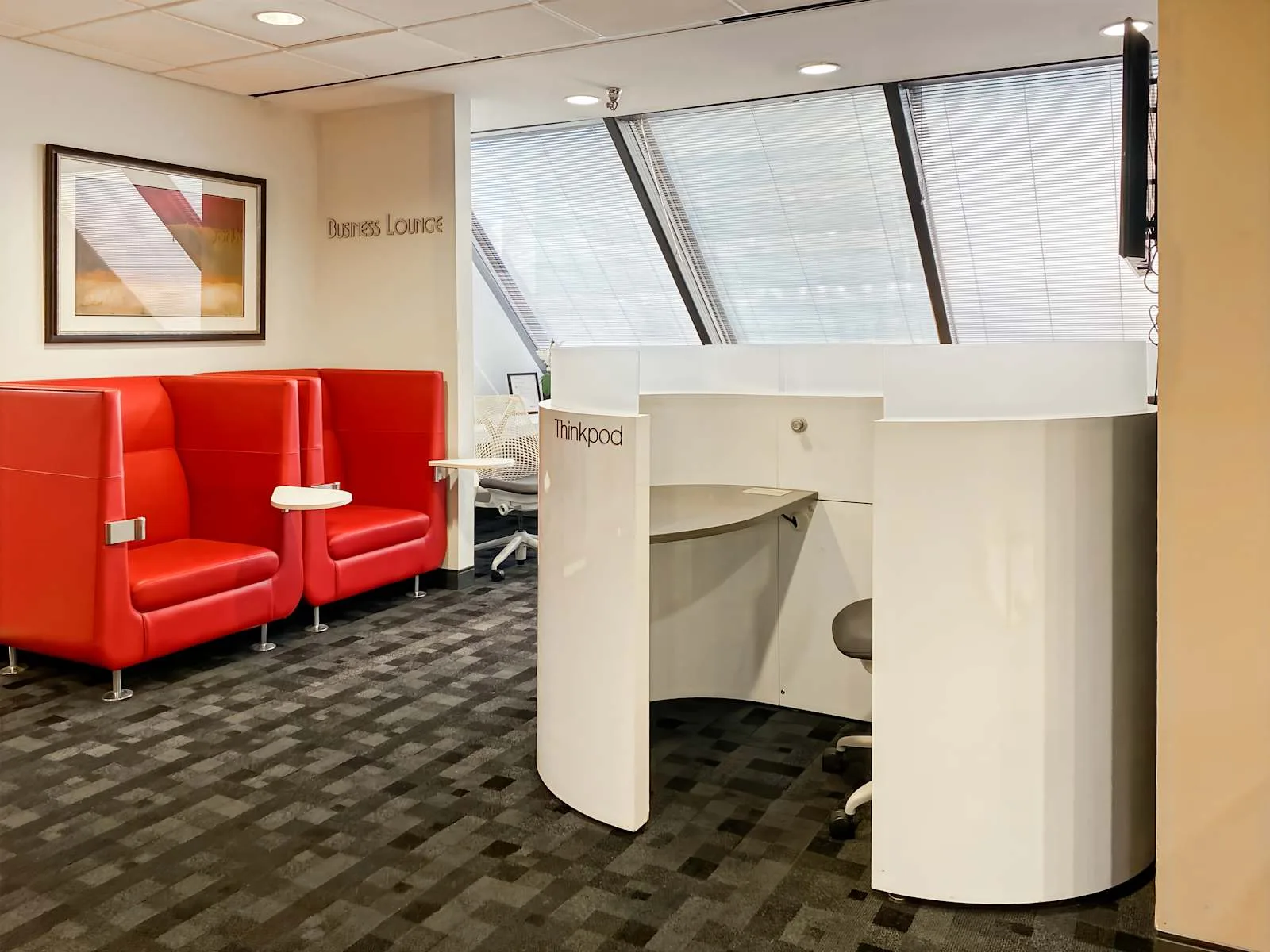 Regus TN, Knoxville - First Horizon Plaza, Lounge, Knoxville, TN