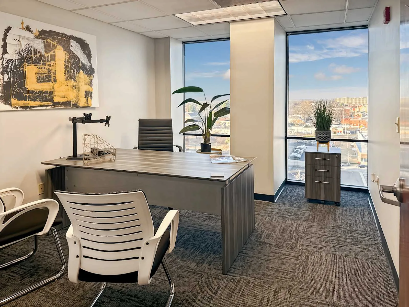 Regus TN, Memphis - Union Avenue, Private office, 1 desk, Memphis, TN