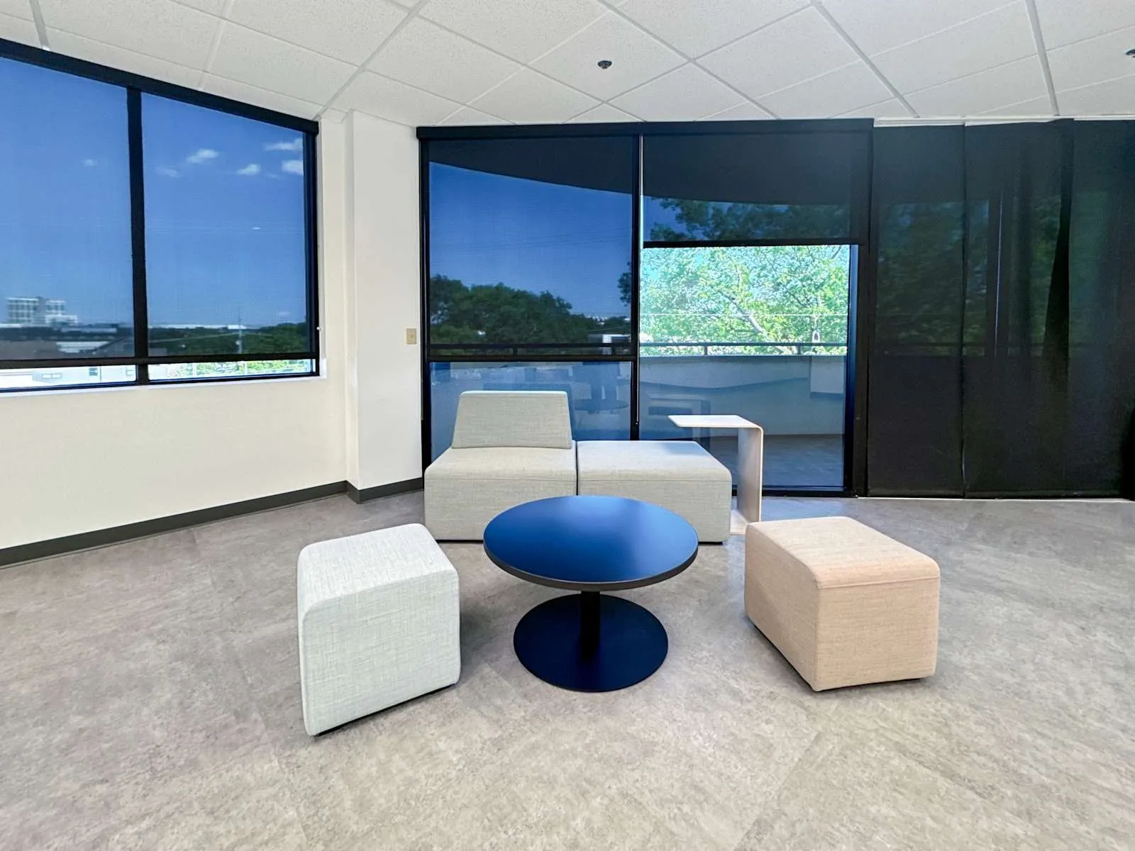 Regus TN, Nashville - 1 Music Circle, Lounge, Nashville, TN