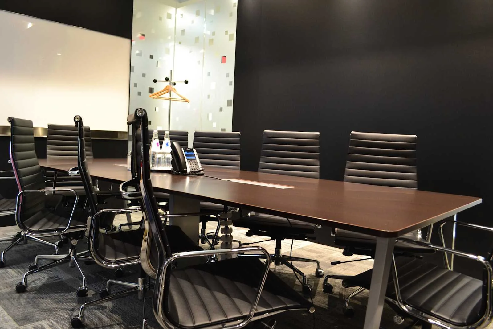 Regus TOKYO, Akasaka K Tower、会議室（8名）、東京
