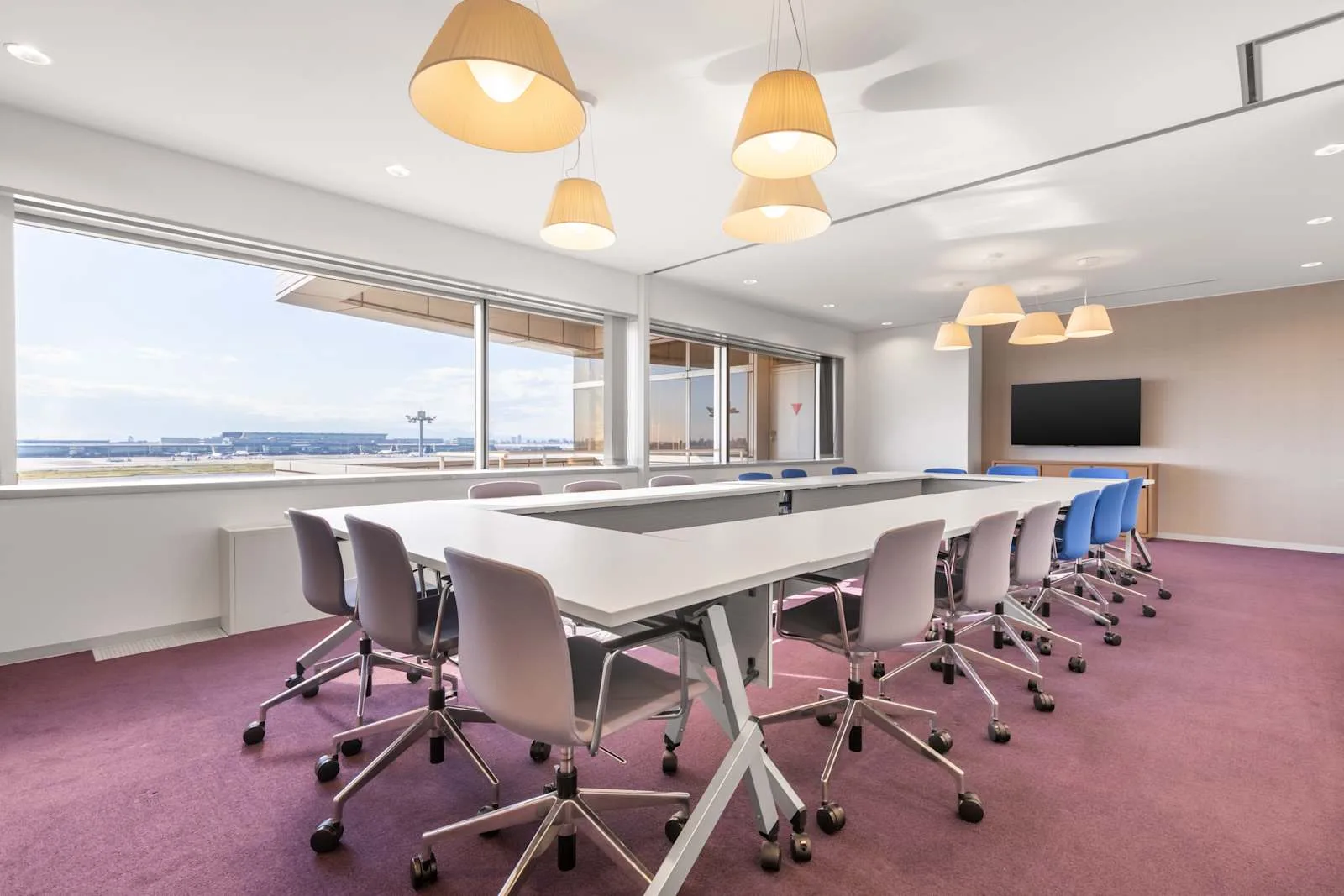 Regus TOKYO, Haneda Airport Terminal 1、会議室（18名）、東京