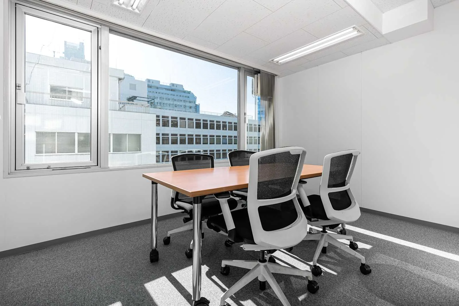 Regus TOKYO, Harajuku, Meeting room for 4 people, Tokyo